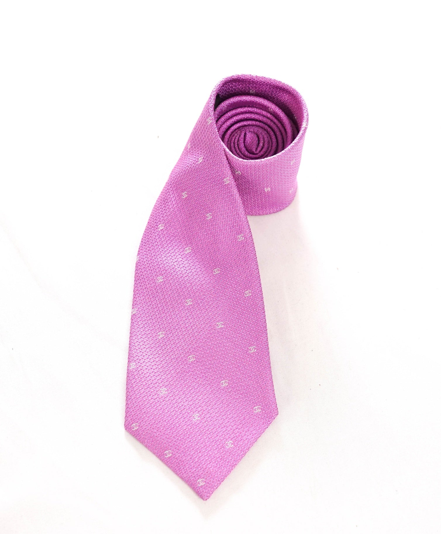 $425 CHANEL - Textured Pink CC Logo Tie Silk - 3.25"