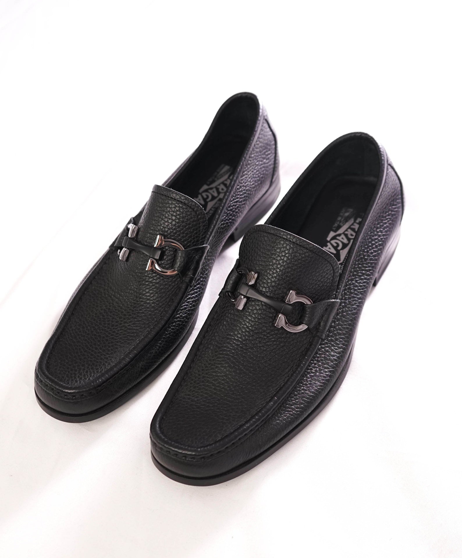 $850 FERRAGAMO - Black "Grandioso" Leather Loafers - 8.5 D