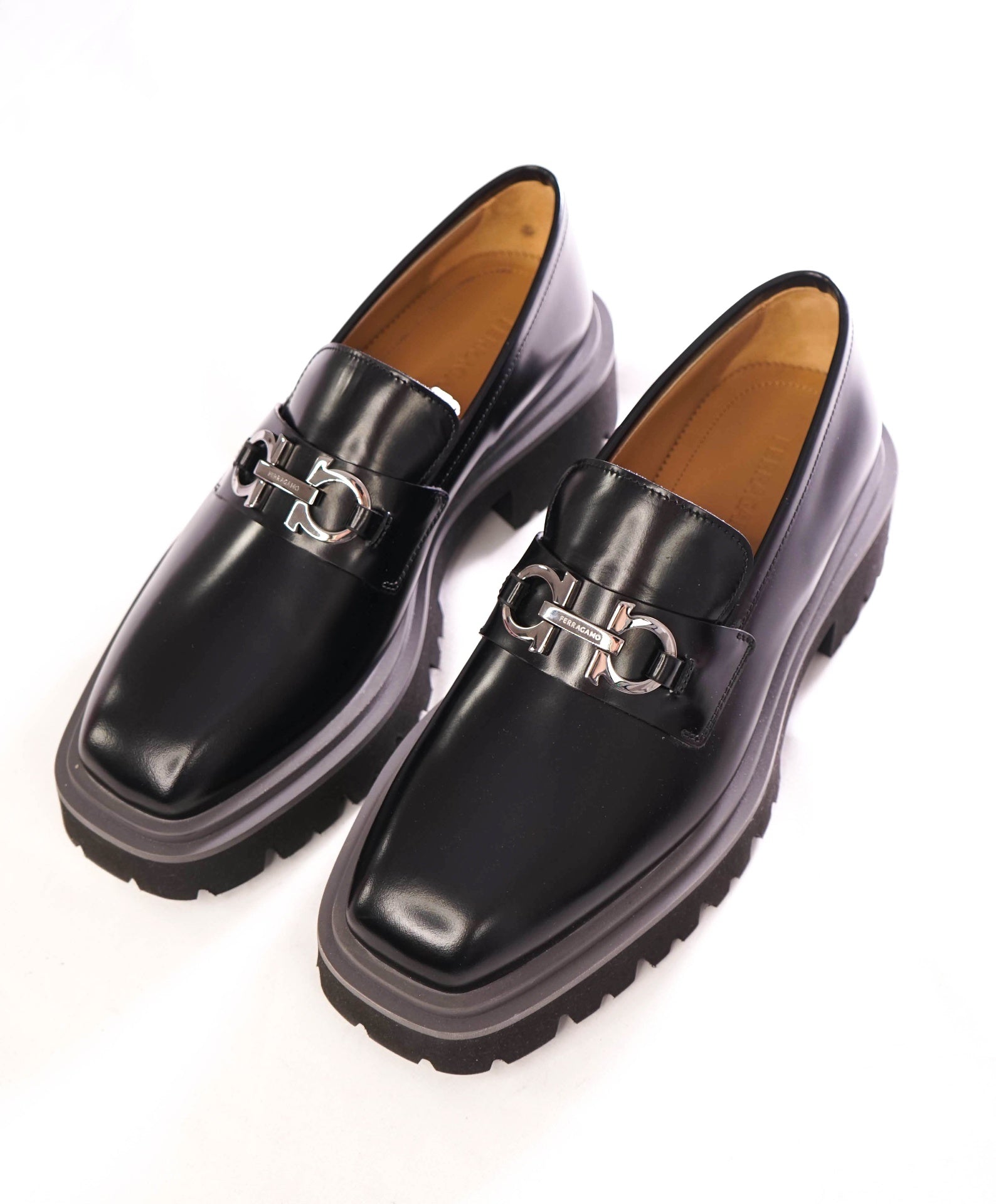 $930 FERRAGAMO - Black "FROST" Lug Sole Loafers Leather - 9 EE