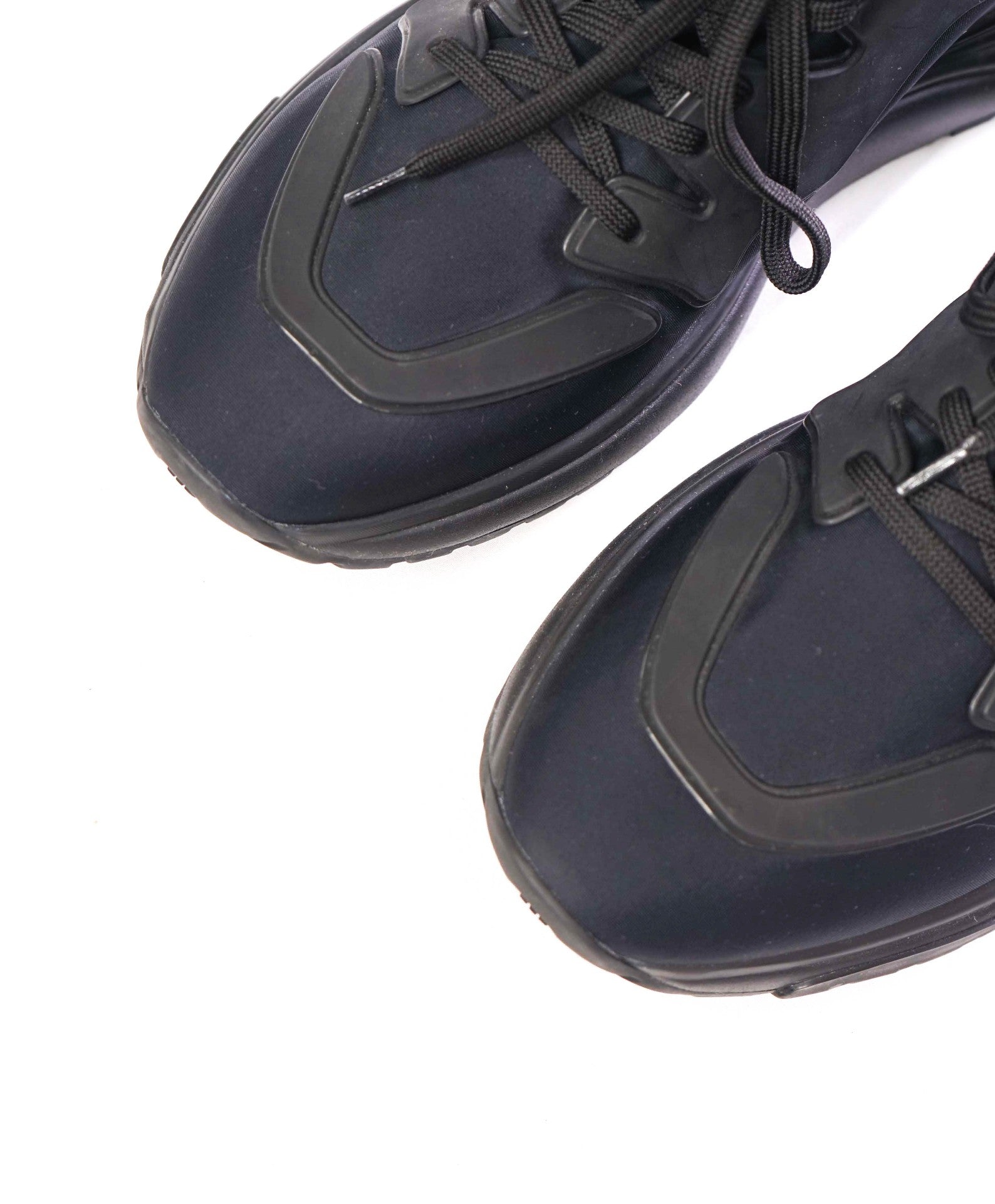 $750 SALVATORE FERRAGAMO - Black Runner Sneakers - 10.5 M