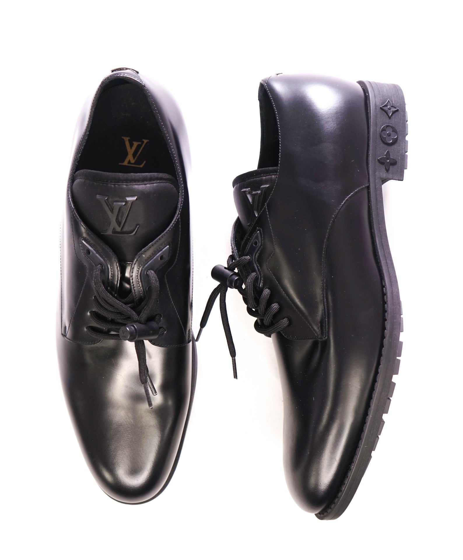 $1,540 LOUIS VUITTON - Black *LV* Logo Derby Oxfords - 9 US (8 LV)