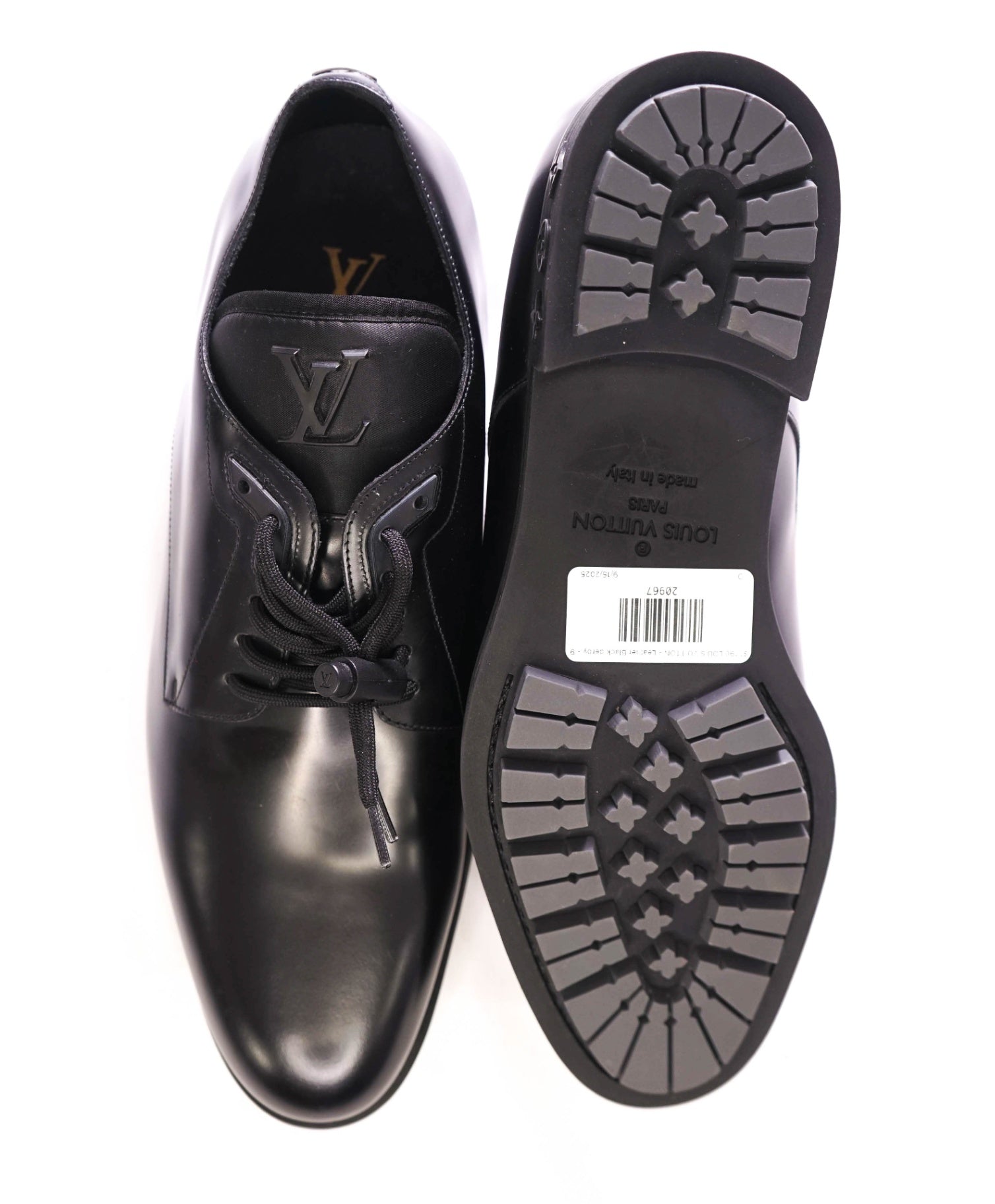 $1,540 LOUIS VUITTON - Black *LV* Logo Derby Oxfords - 9 US (8 LV)