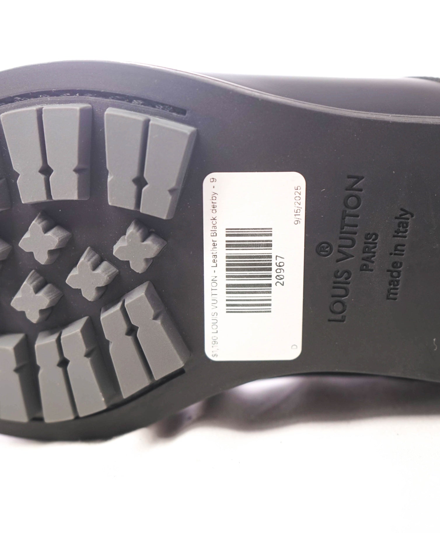 $1,540 LOUIS VUITTON - Black *LV* Logo Derby Oxfords - 9 US (8 LV)