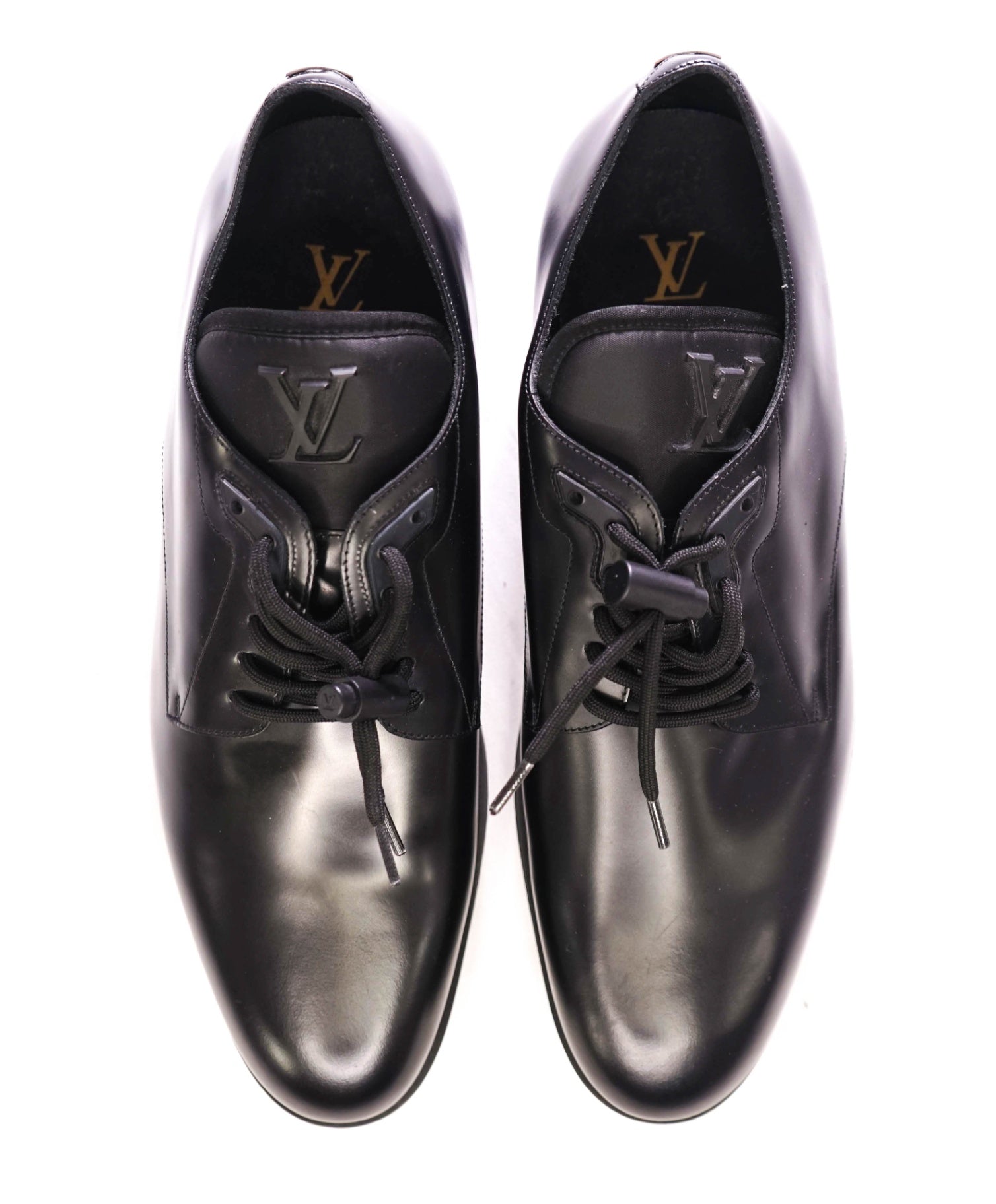 $1,540 LOUIS VUITTON - Black *LV* Logo Derby Oxfords - 9 US (8 LV)