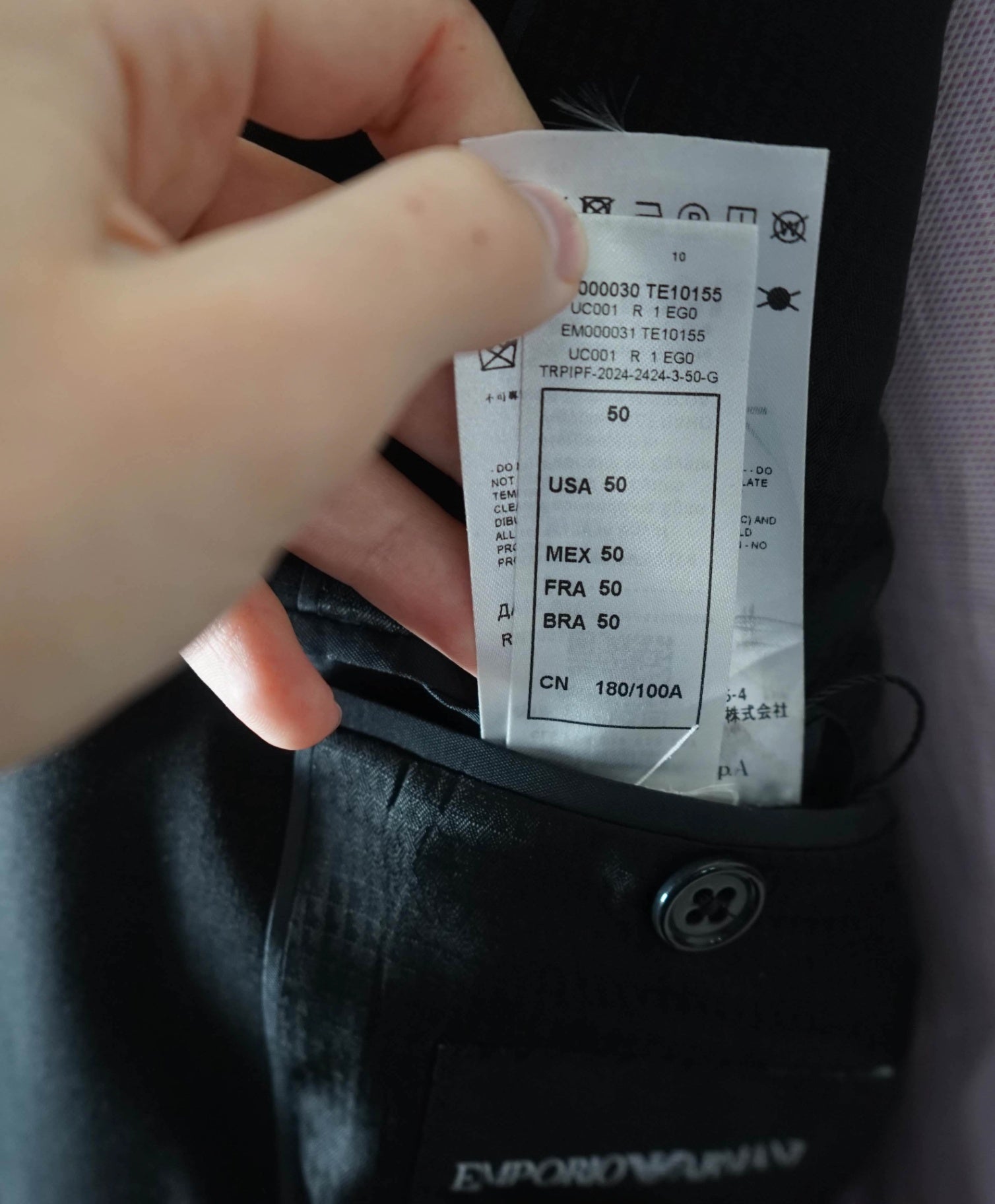 $1,995 EMPORIO ARMANI - Wool Solid Black "G LINE" Suit - 40R