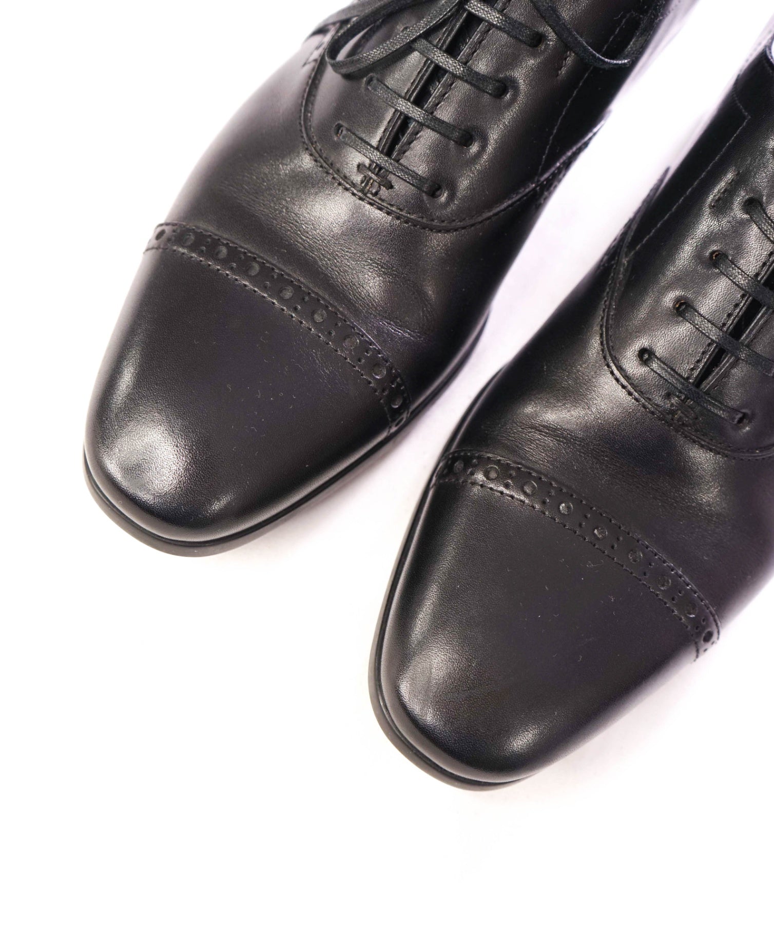 $950 SALVATORE FERRAGAMO - "Riley" Leather Black Oxfords - 7 D