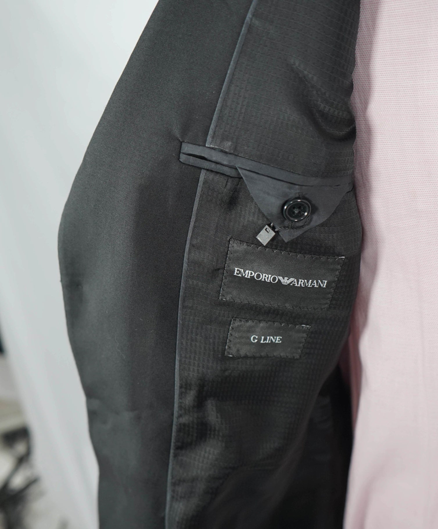$1,995 EMPORIO ARMANI - Wool Solid Black "G LINE" Suit - 40R