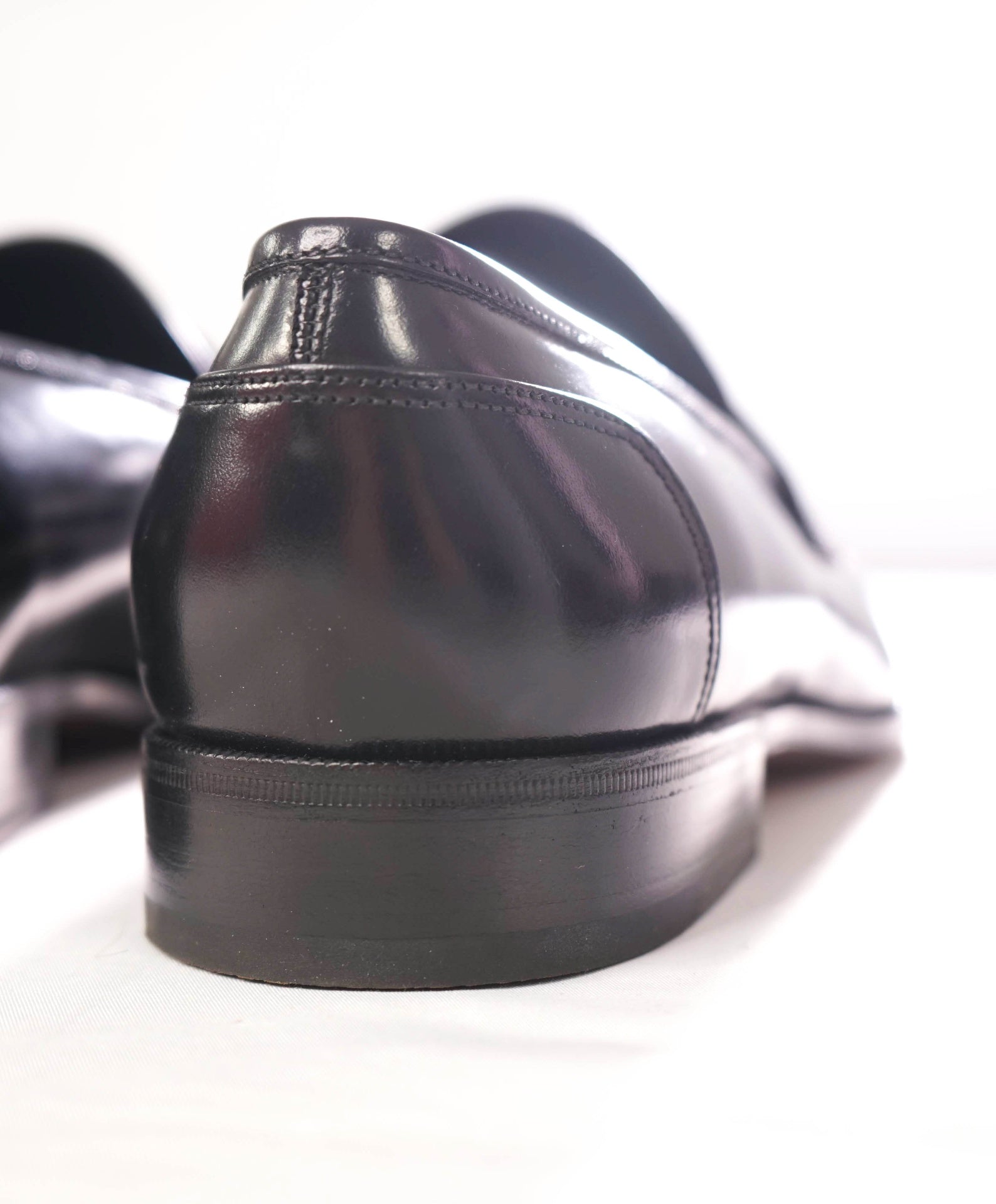 $850 FERRAGAMO - Leather Black "LIONEL" Penny Loafers - 8 3E