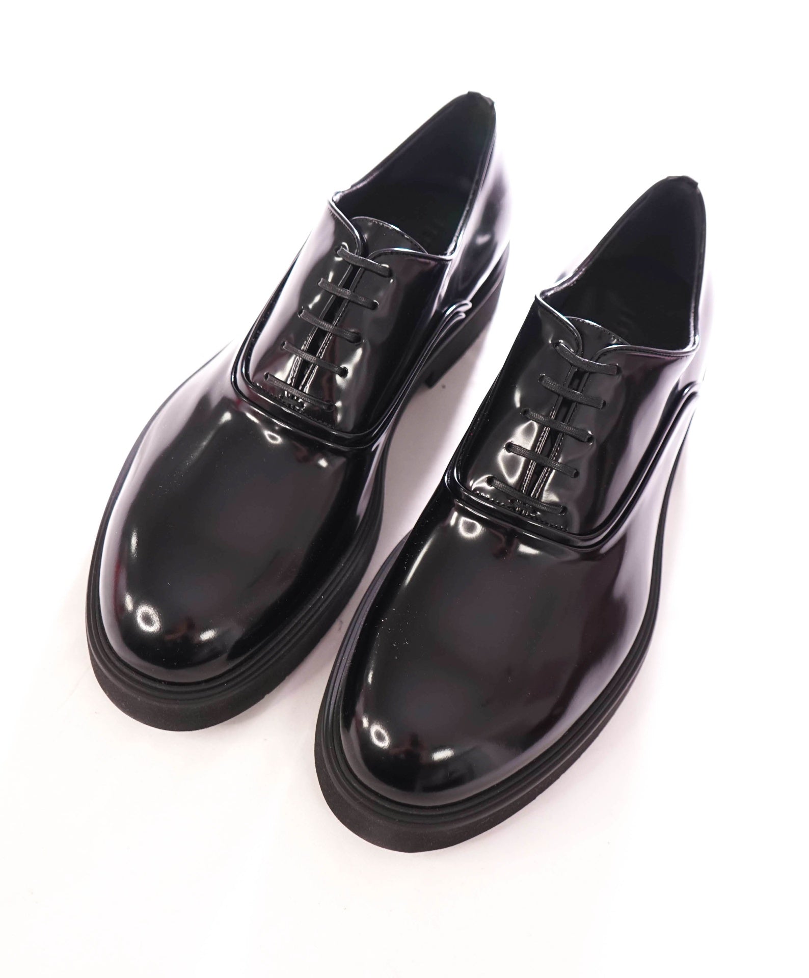 $950 FERRAGAMO - Leather Black "FIORINO" Lug Sole Oxfords - 10.5 M