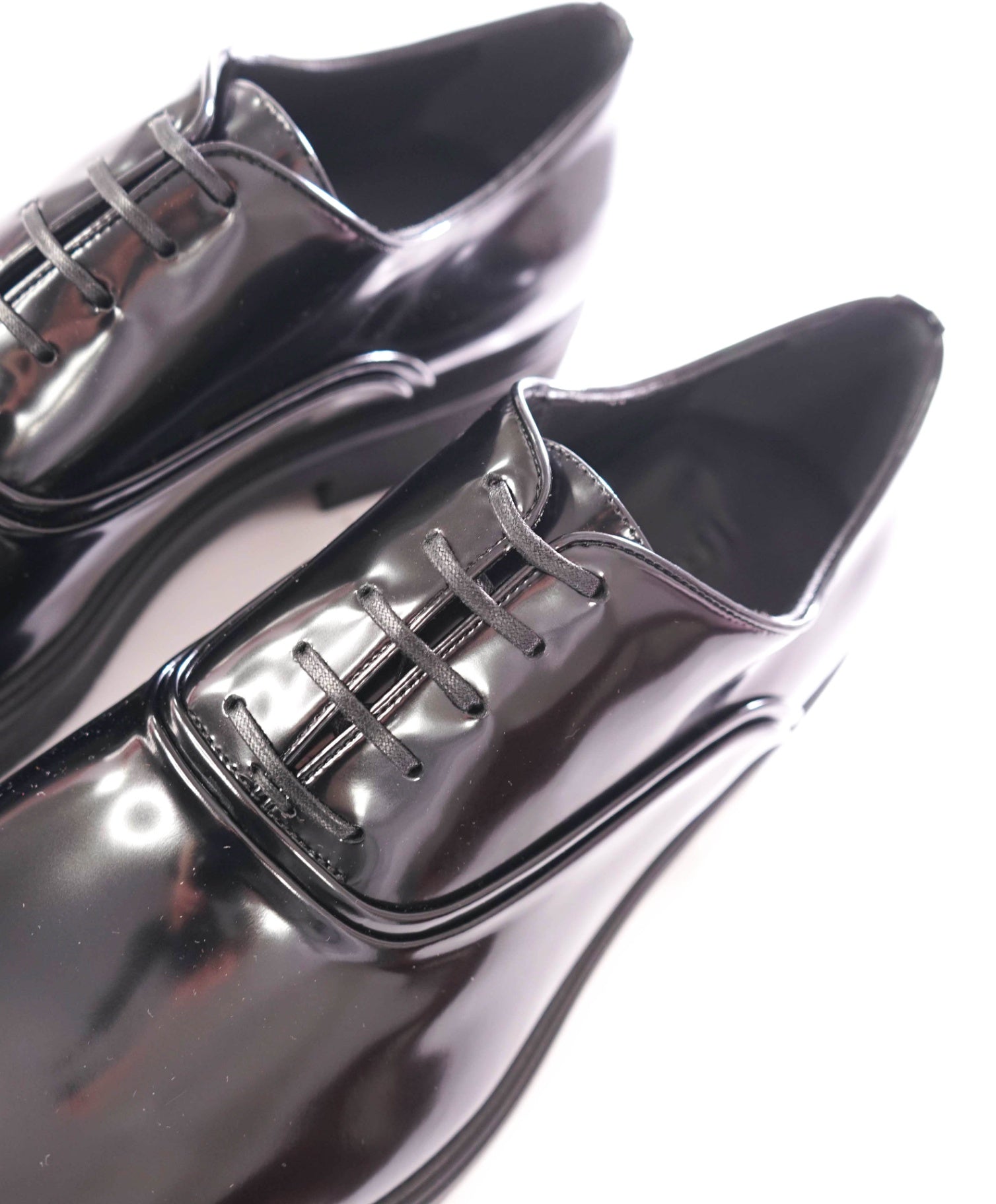 $950 FERRAGAMO - Leather Black "FIORINO" Lug Sole Oxfords - 9.5 M