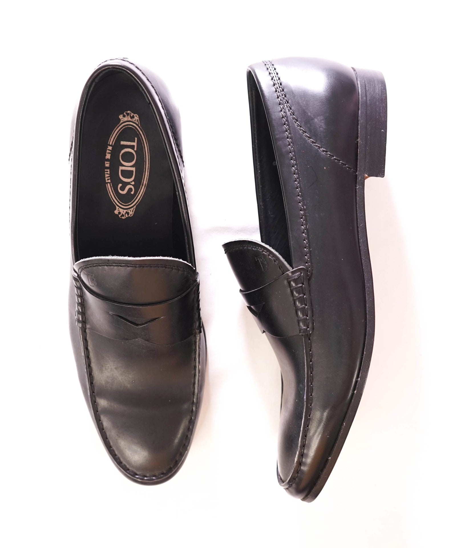 $675 TOD'S - "BOSTON" Matte Aged Finish Leather Black Loafers - US 9 (UK8)