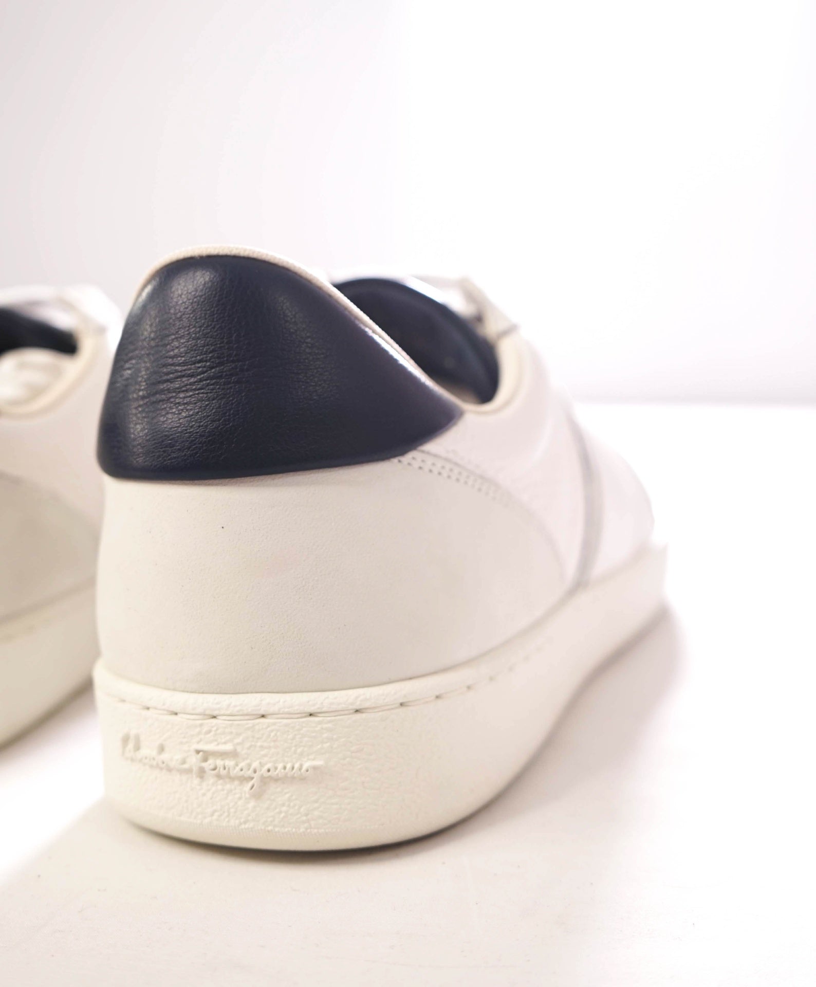 $780 FERRAGAMO - Leather White Pebble "ACHILLE" Sneakers - 9.5 M