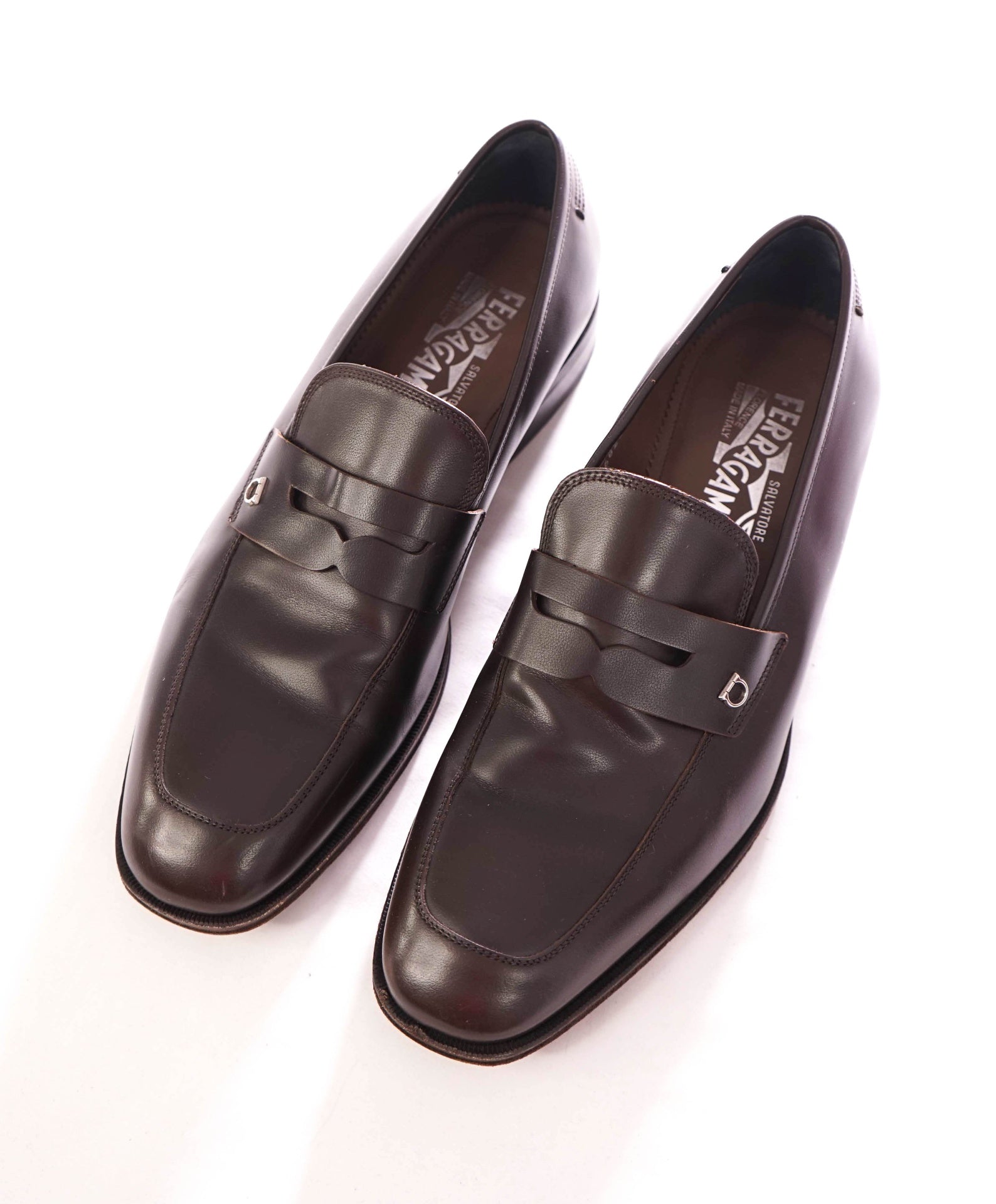 $850 FERRAGAMO - Leather Brown Logo Penny Loafers - 8.5 EE