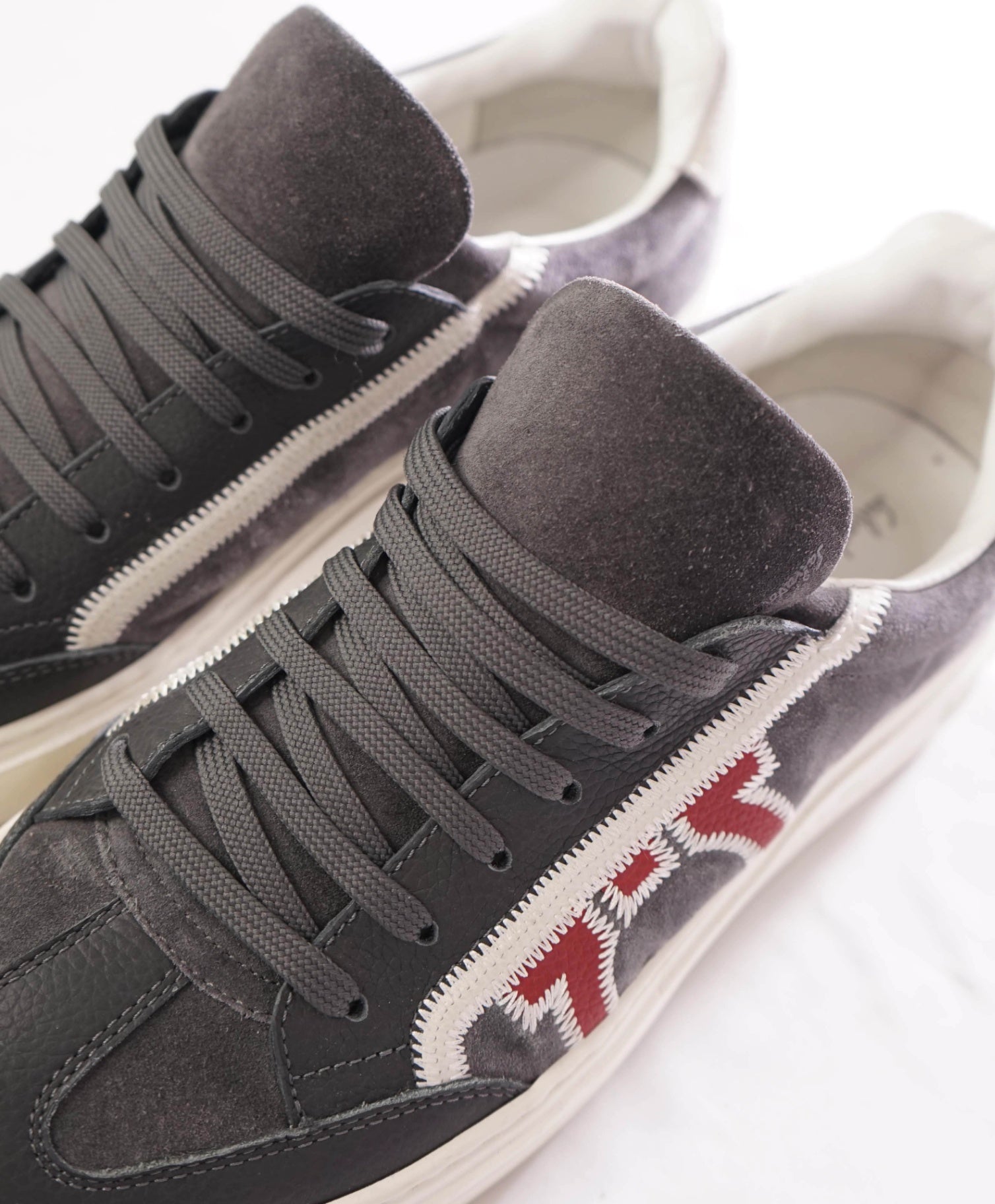 $795 FERRAGAMO - "BORG 5" Gray Leather Sneakers - 8.5 M