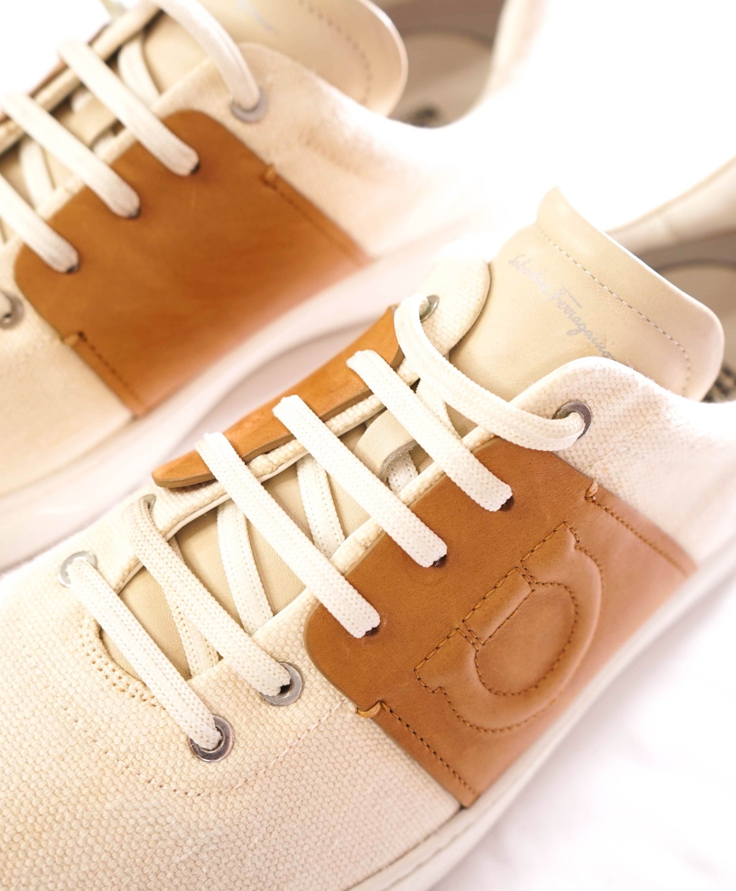 $850 FERRAGAMO - Neutral GANCINI Logo Sneakers - 12 M