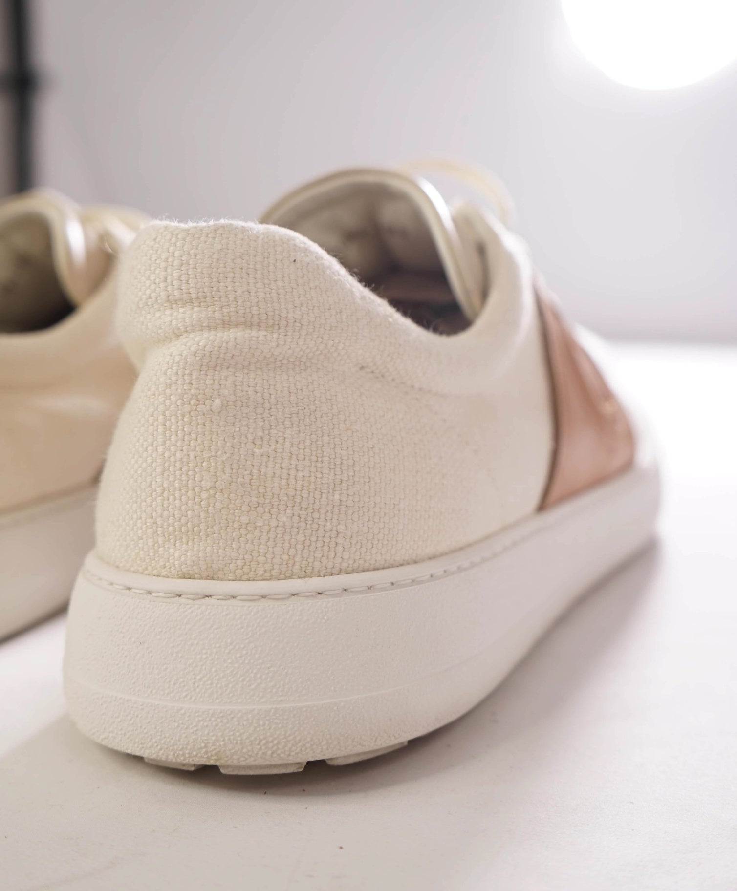 $850 FERRAGAMO - Neutral GANCINI Logo Sneakers - 12 M
