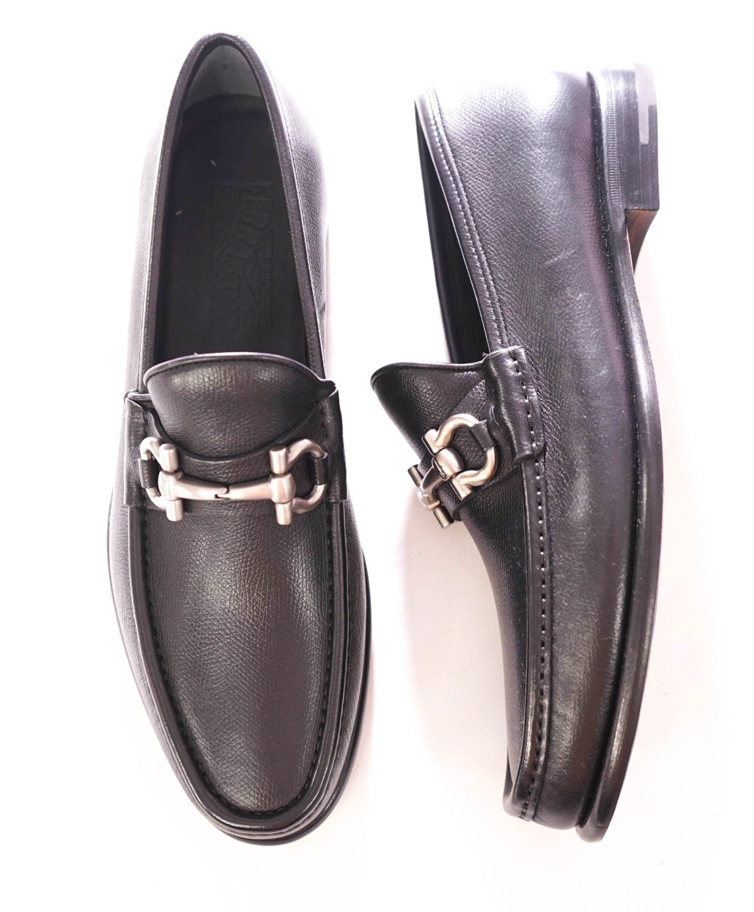 $895 FERRAGAMO - Black Leather "MASON" Pebbled Loafers - 8.5 EE