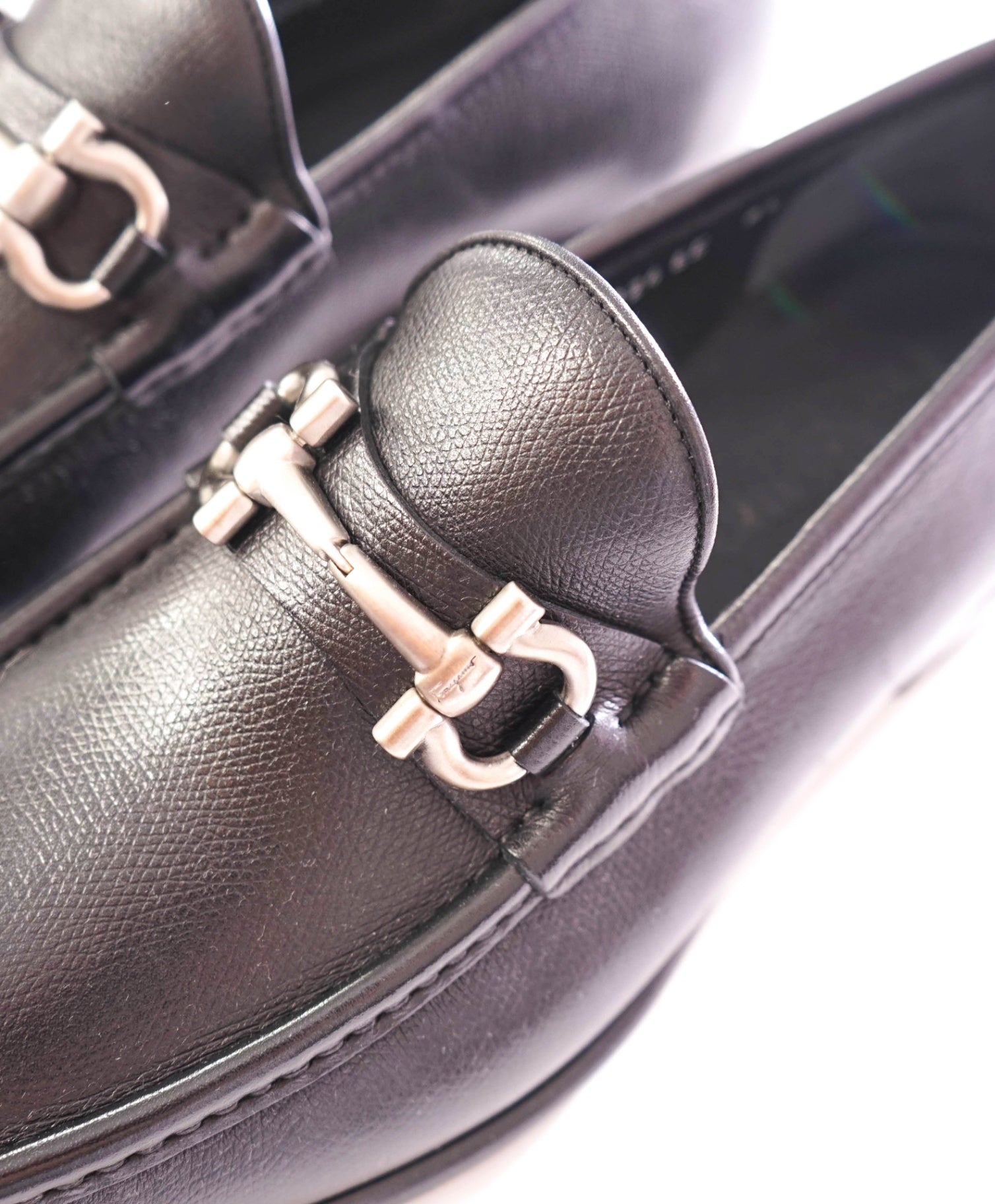$895 FERRAGAMO - Black Leather "MASON" Pebbled Loafers - 8.5 EE