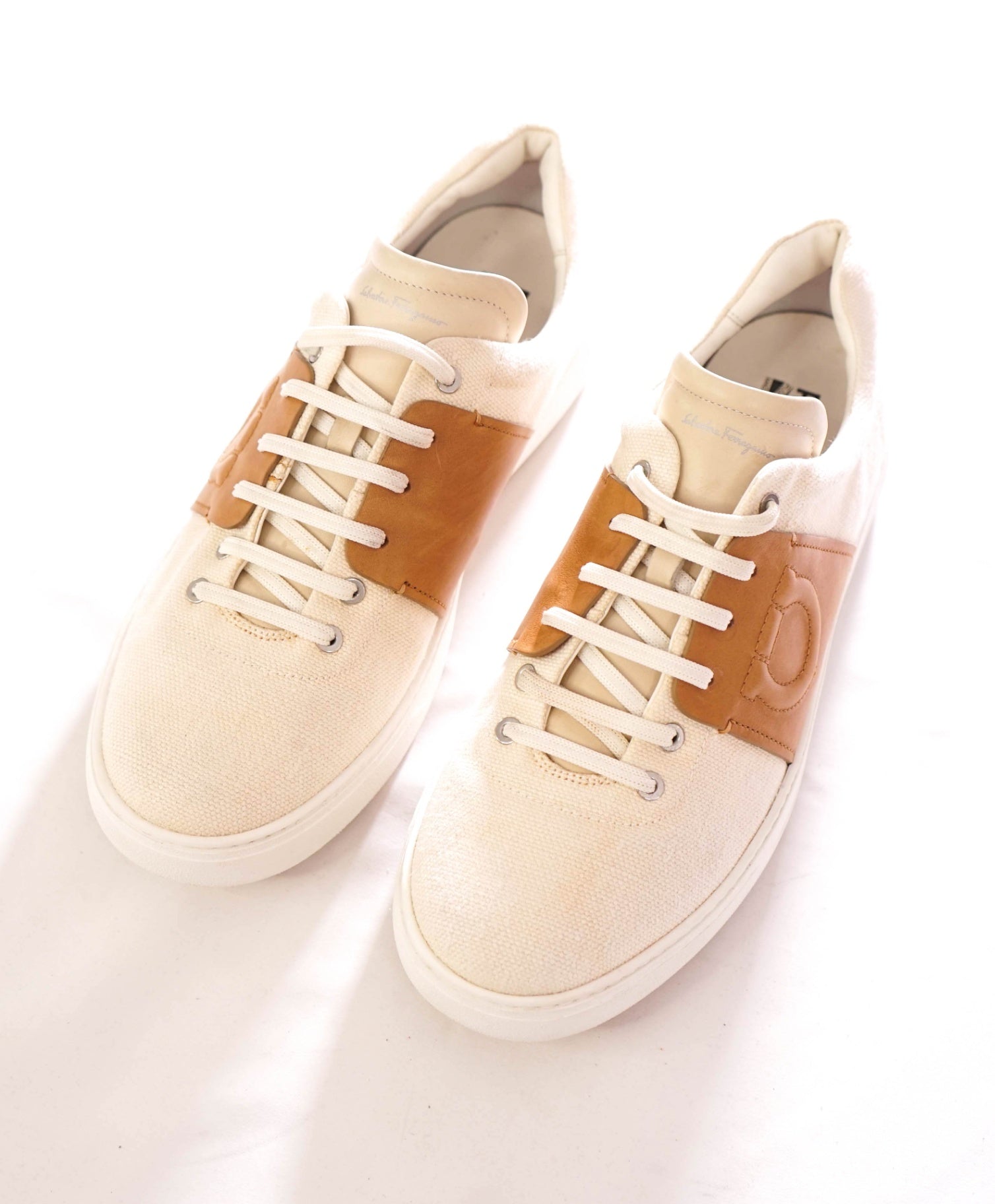 $850 FERRAGAMO - Neutral GANCINI Logo Sneakers - 12 M