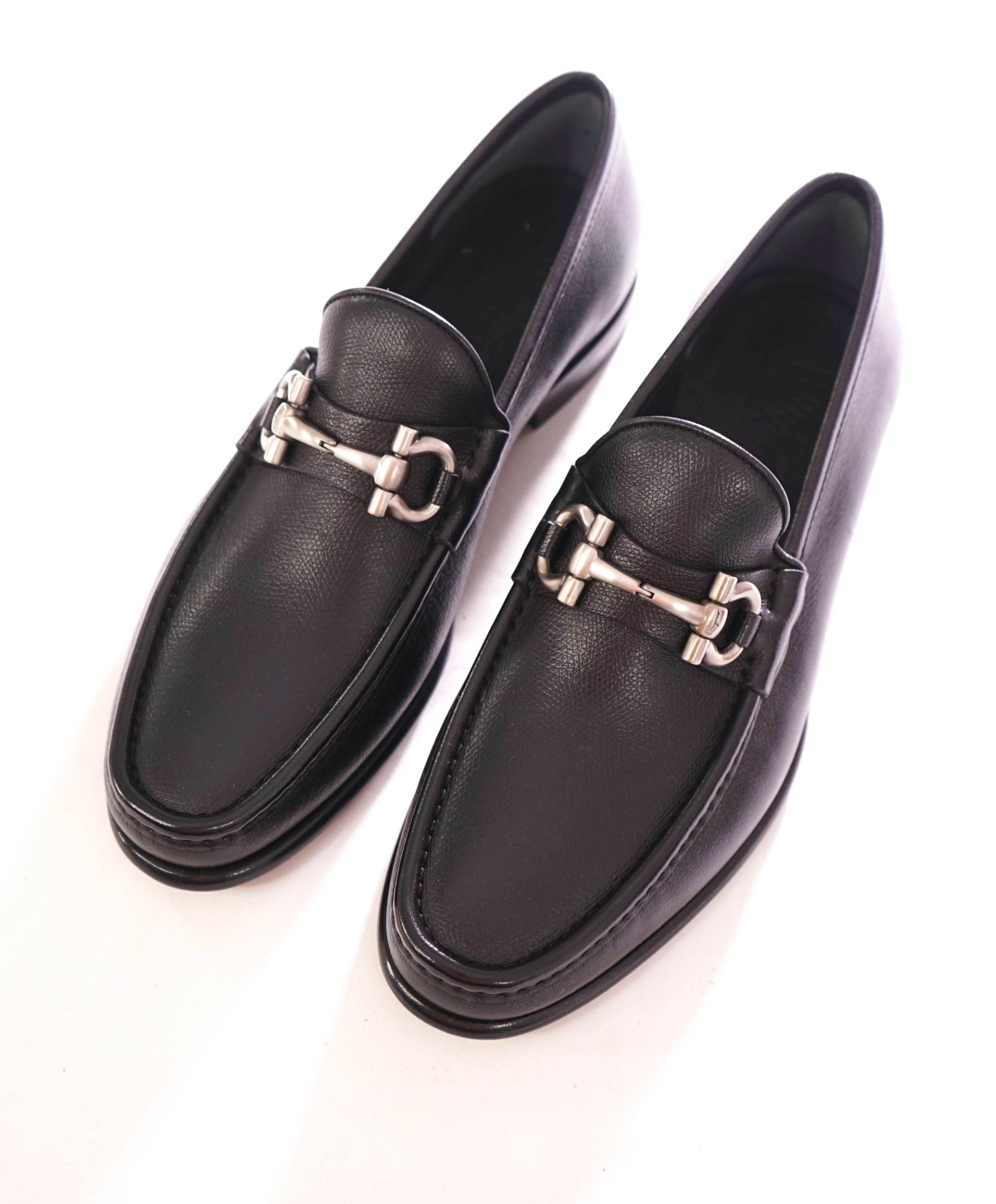 $895 FERRAGAMO - Black Leather "MASON" Pebbled Loafers - 8.5 EE