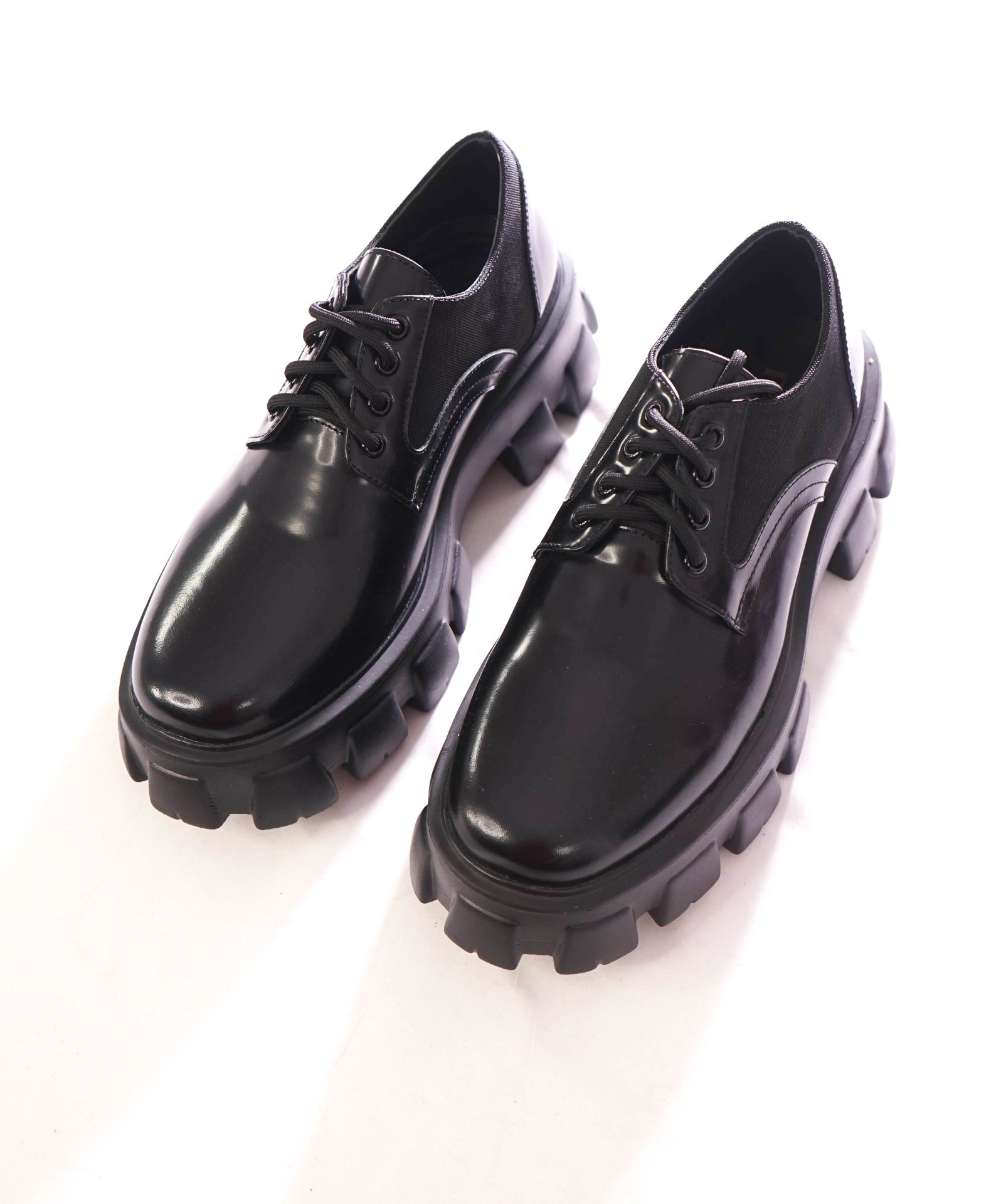 $1,270 PRADA - Leather Black Lug Sole derby - US 11 (44EU)