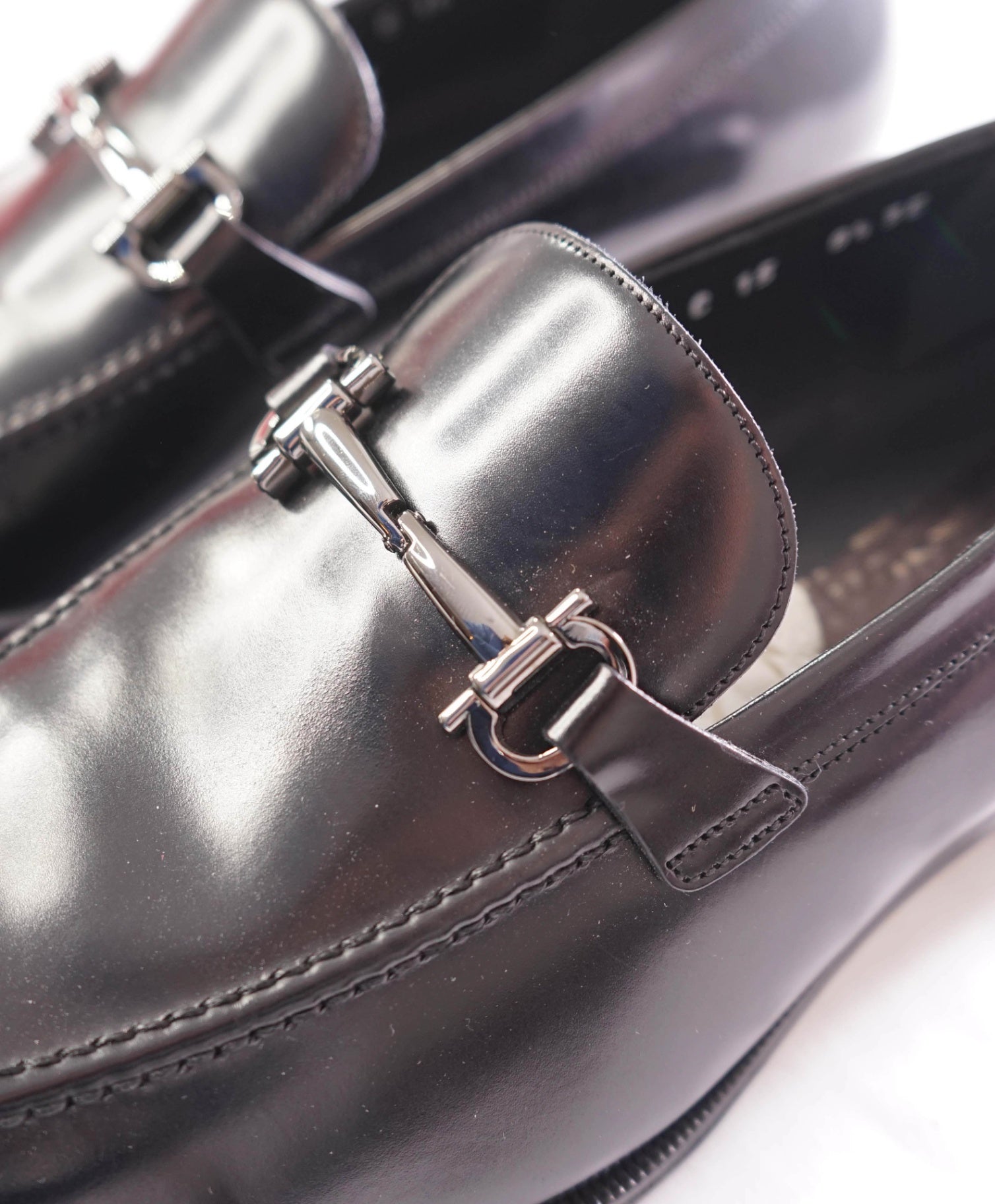 $850 FERRAGAMO - Leather Fenice Black Loafers - 8.5 3E