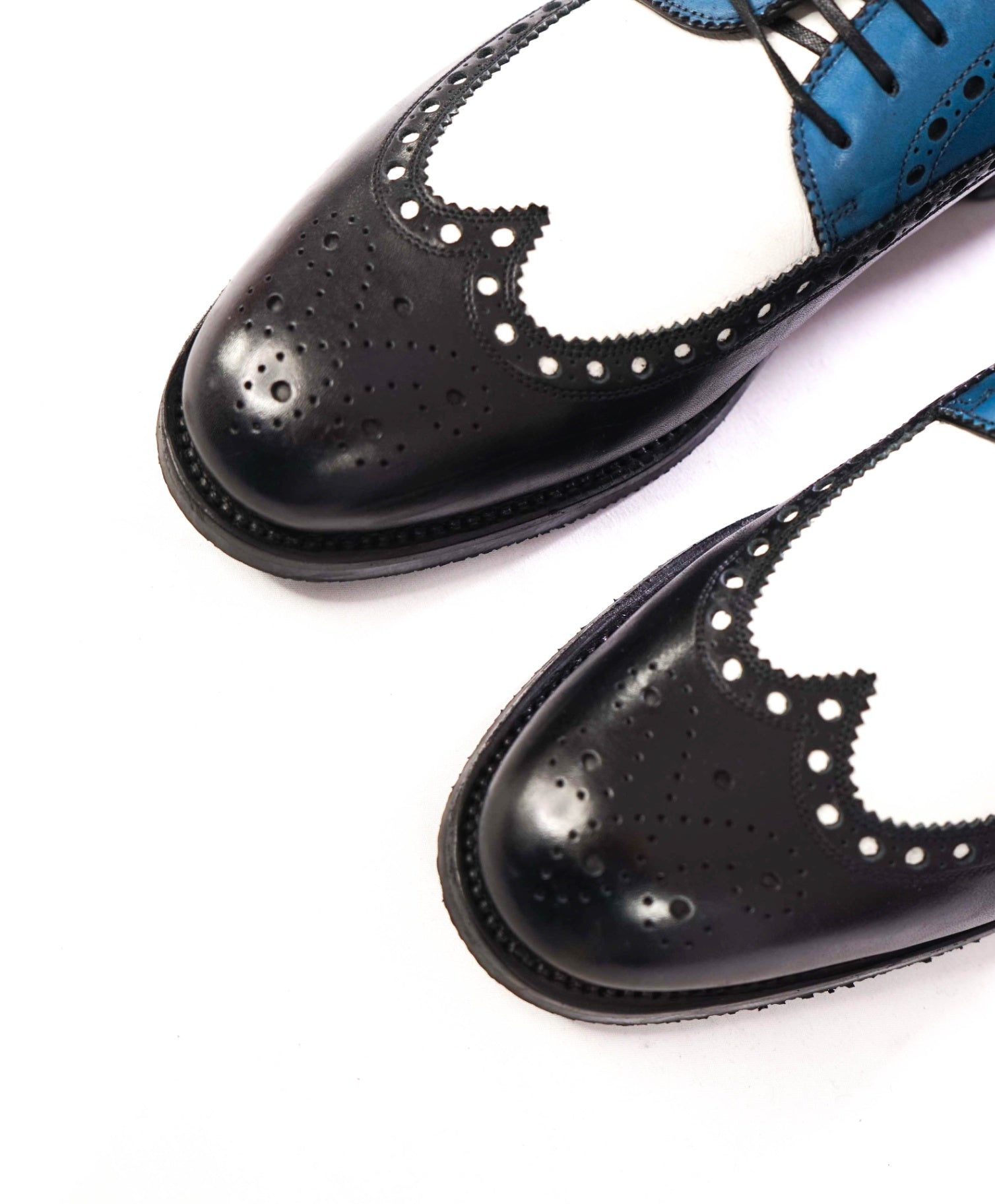 $1,595 FERRAGAMO - Leather TRAMEZZA Wingtip Derby - 9.5 D