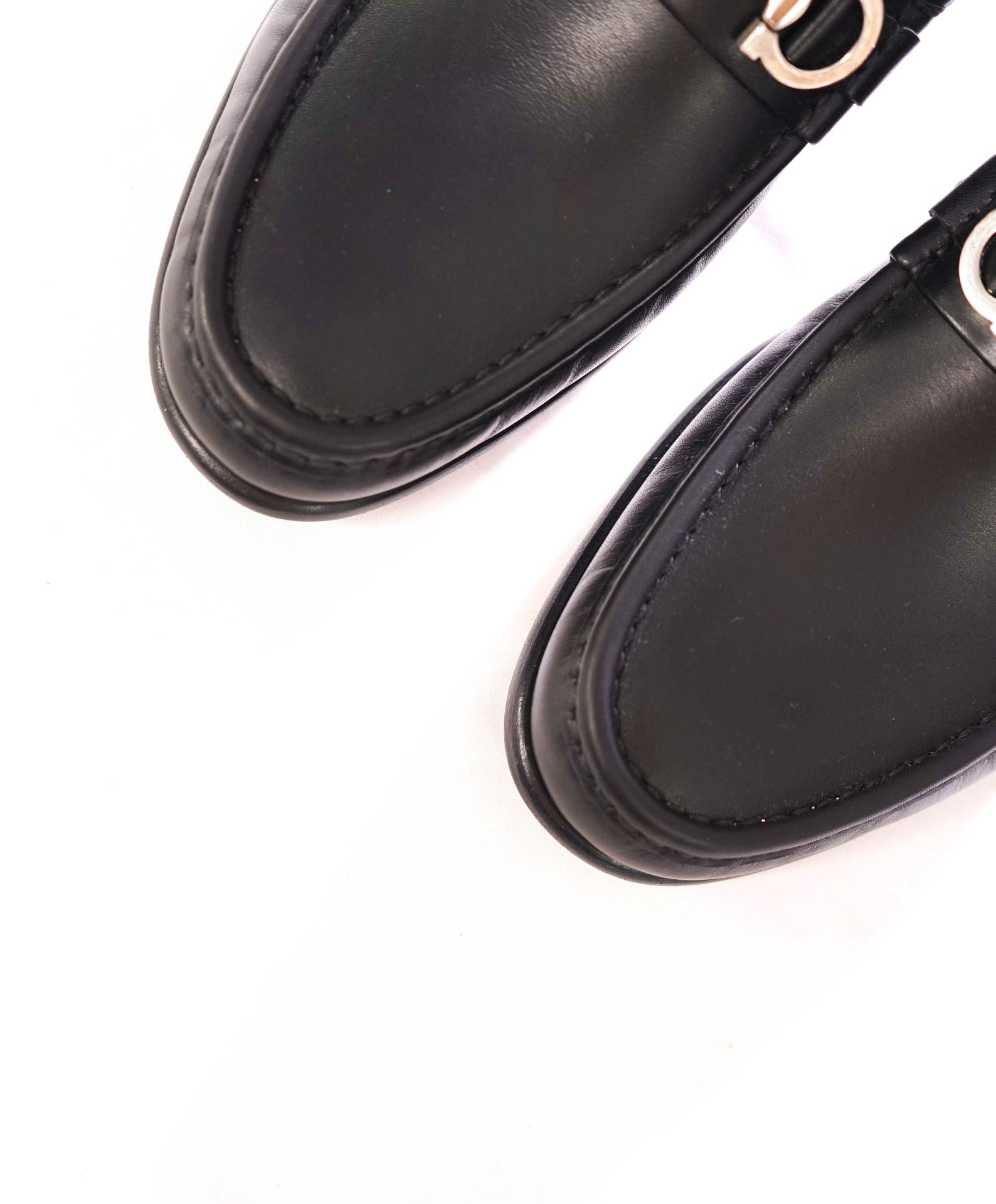 $850 SALVATORE FERRAGAMO - Leather Black Logo Bit Loafers - 7.5 3E