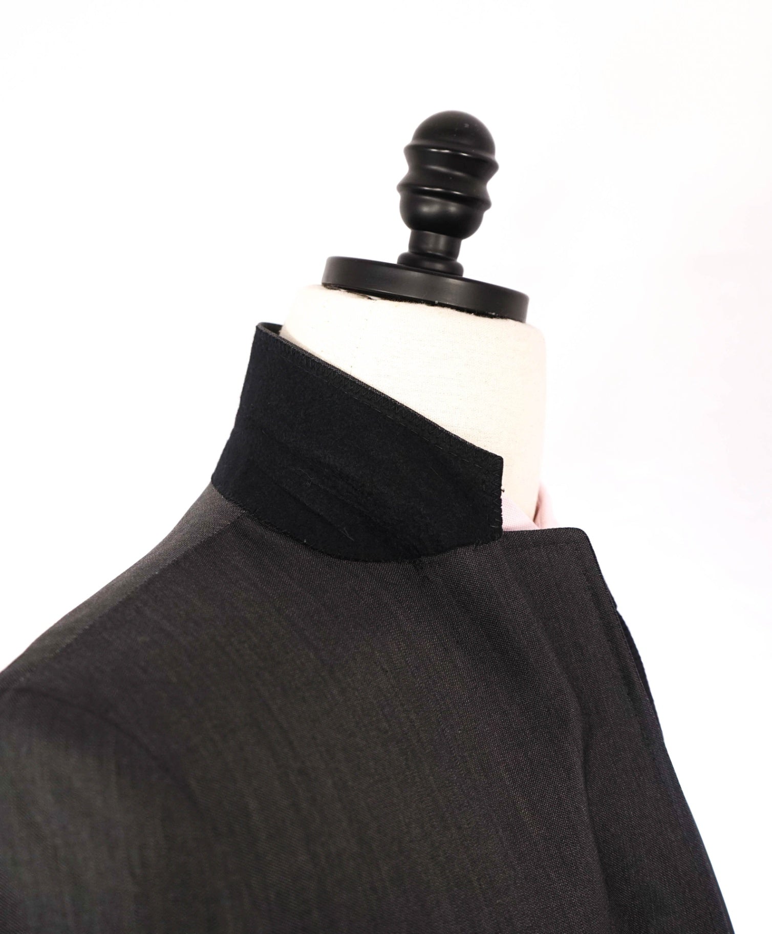 $1,950 DOLCE & GABBANA - Solid Gray Wool/Silk Sharkskin Blazer - 38R