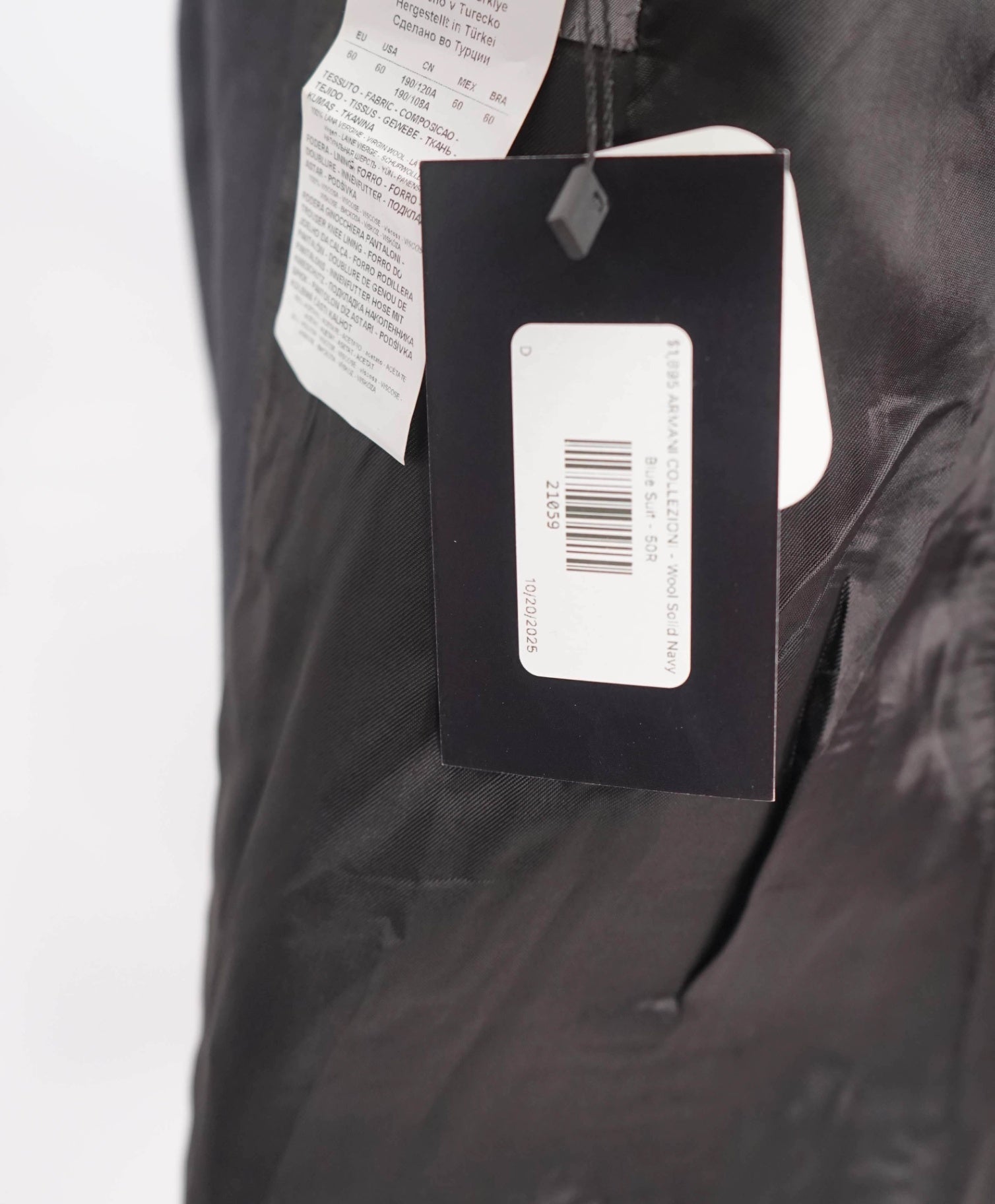 $1,895 ARMANI COLLEZIONI - Wool Solid Navy Blue Suit - 50R