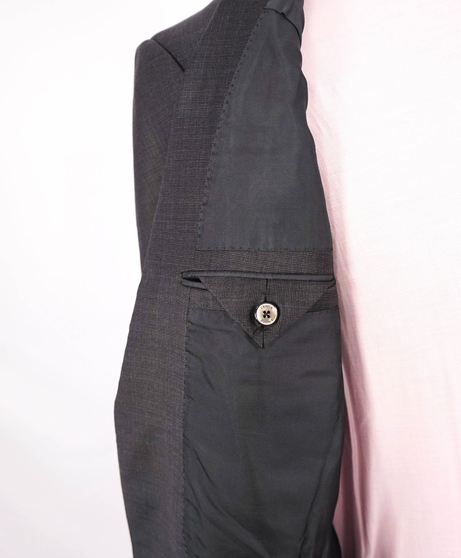 $4,590 ZEGNA - "TROFEO" Wool Gray Iconic 2-Btn Suit - 36R