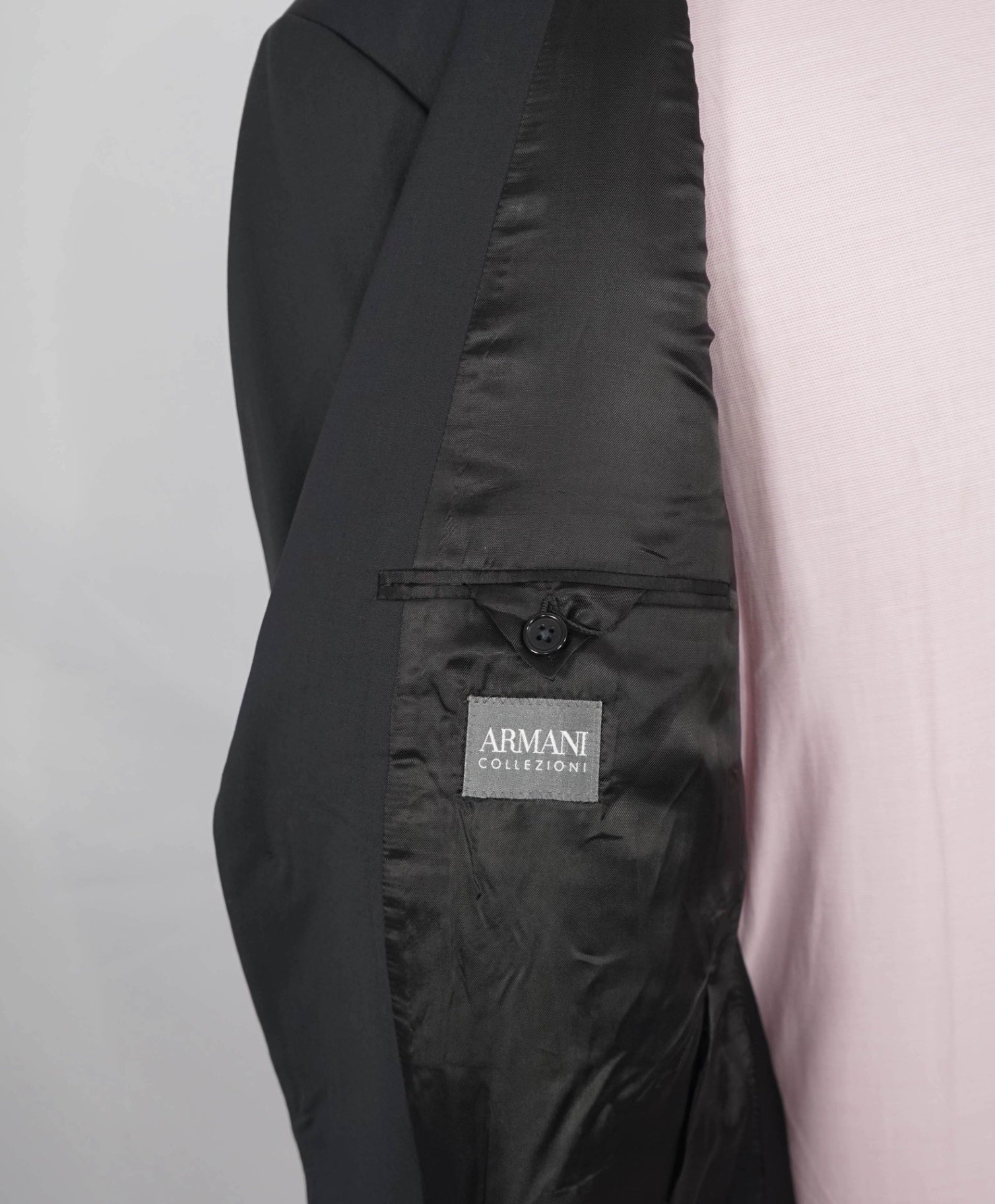 $1,895 ARMANI COLLEZIONI - Wool Solid Navy Blue Suit - 50R