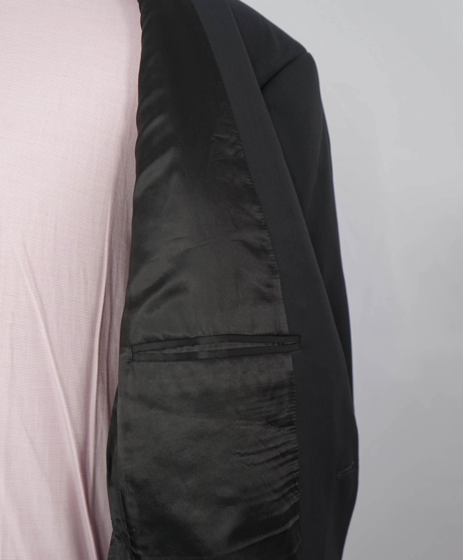 $1,895 ARMANI COLLEZIONI - Wool Solid Navy Blue Suit - 50R