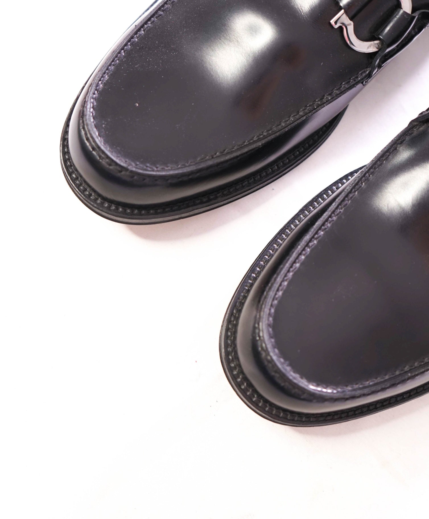 $850 FERRAGAMO - Black Leather GANCINI LOGO Bit Loafers - 8.5 E