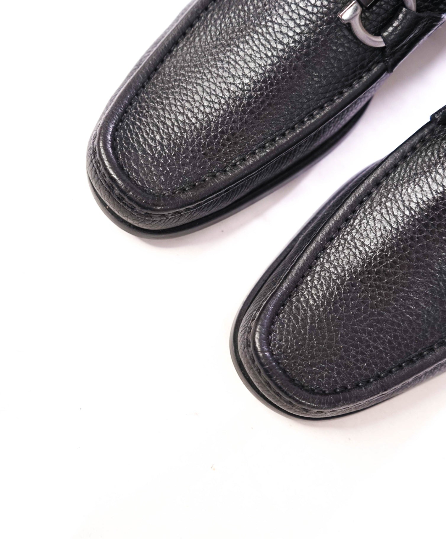$850 FERRAGAMO - *GRANDIOSO* Leather Black Pebble Loafers - 9 D