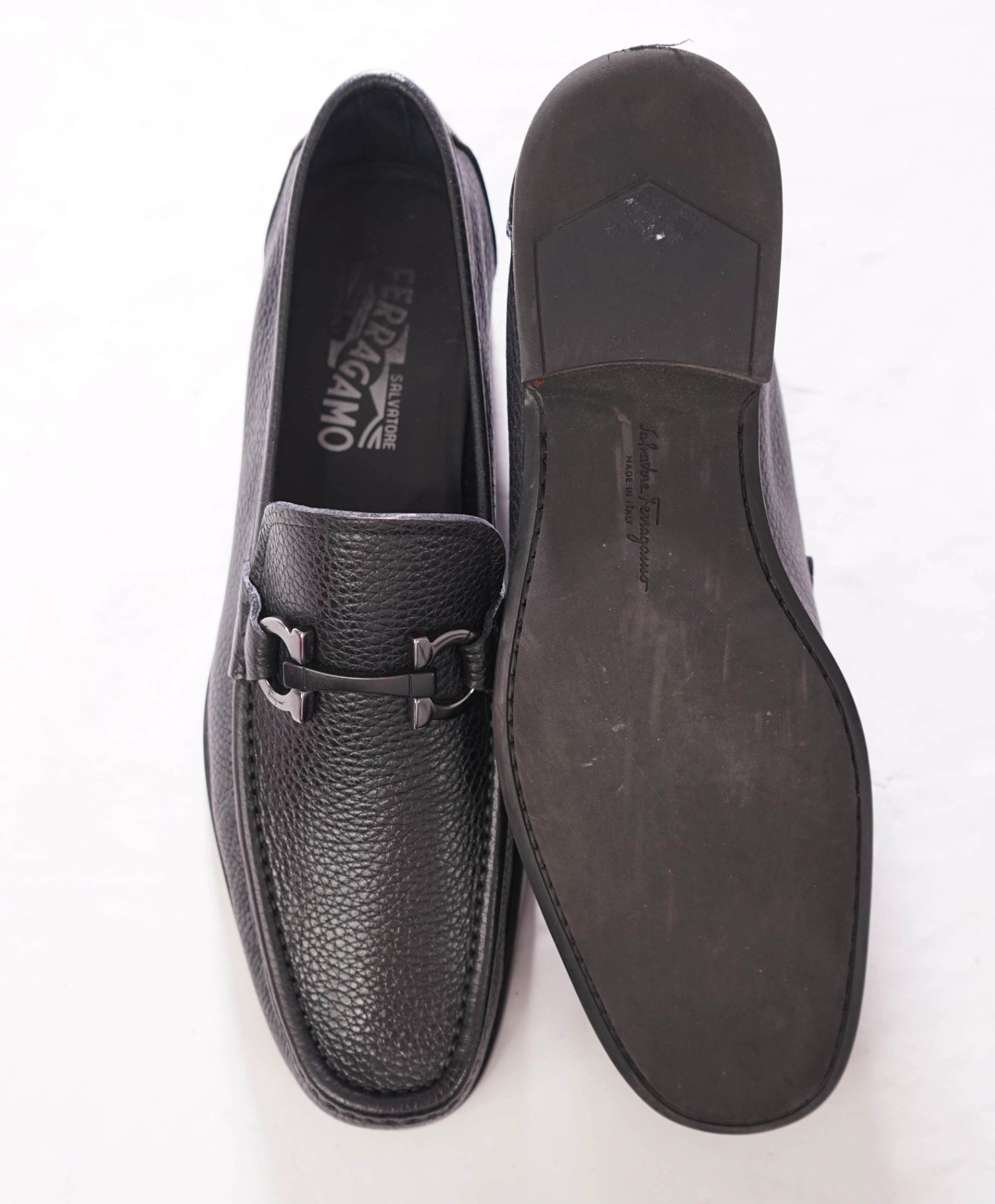 $850 FERRAGAMO - *GRANDIOSO* Leather Black Pebble Loafers - 9 D