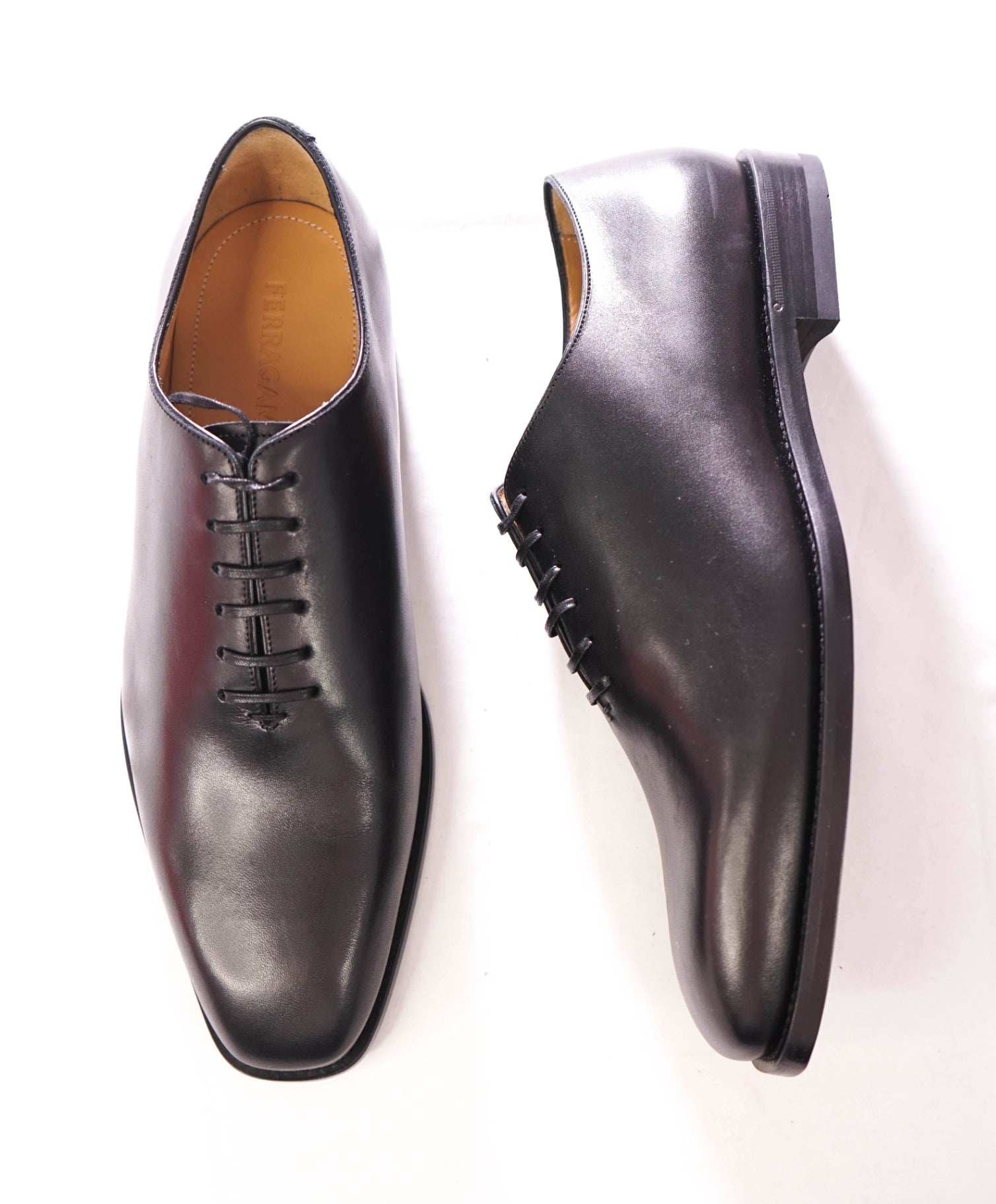$1,095 FERRAGAMO - "GOFFREY" Black Whole Cut Oxfords - 8 EEE