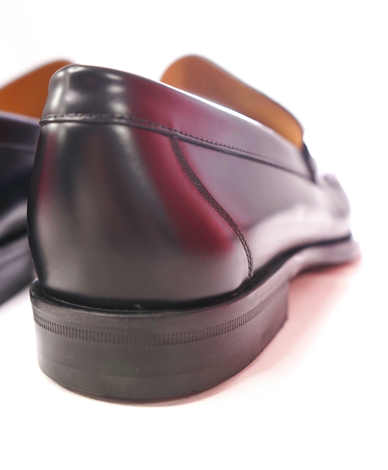 $930 FERRAGAMO - Black Leather "FILLMORE" Loafers - 10.5 D