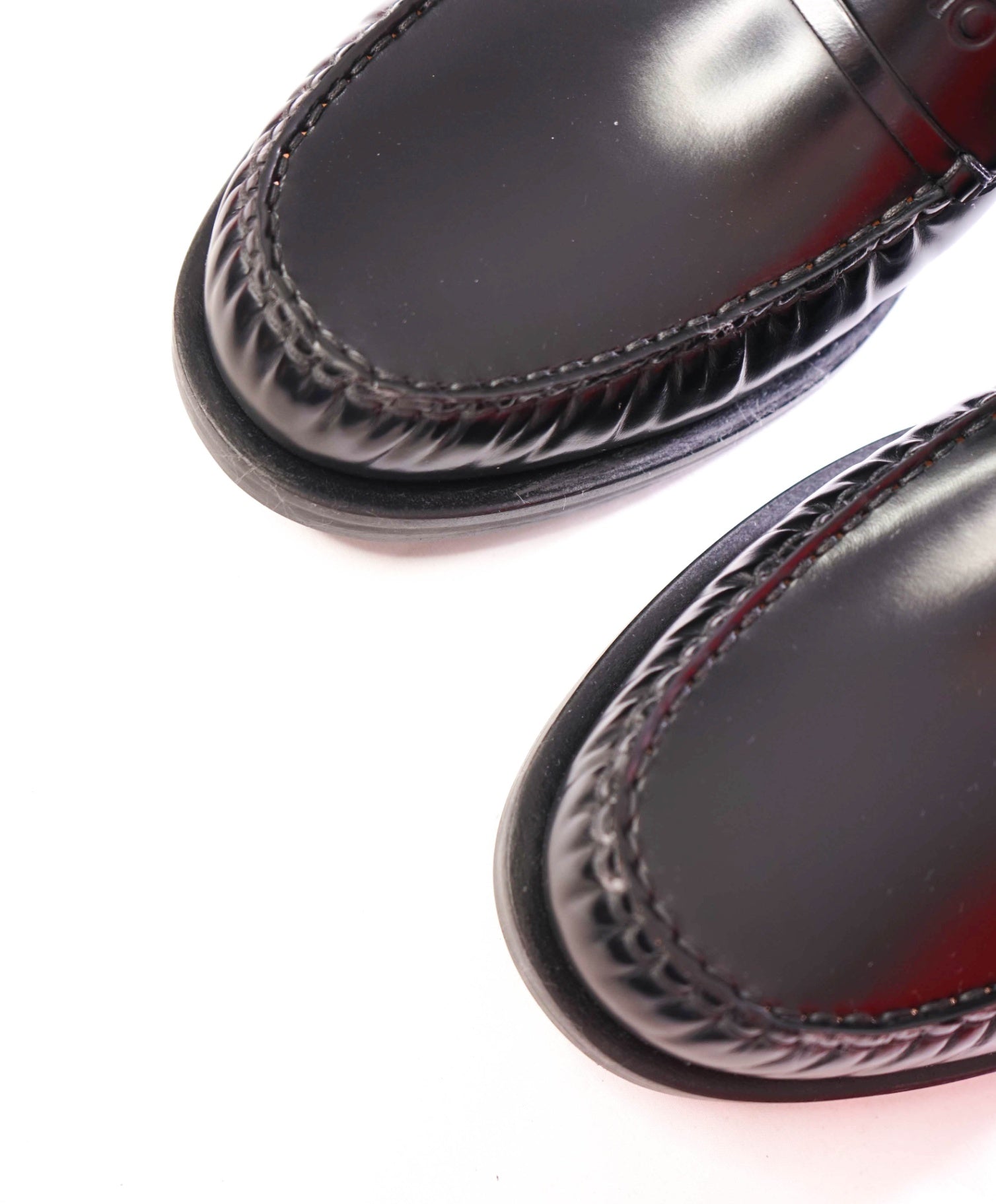 $930 FERRAGAMO - Black Leather "FILLMORE" Loafers - 10.5 D