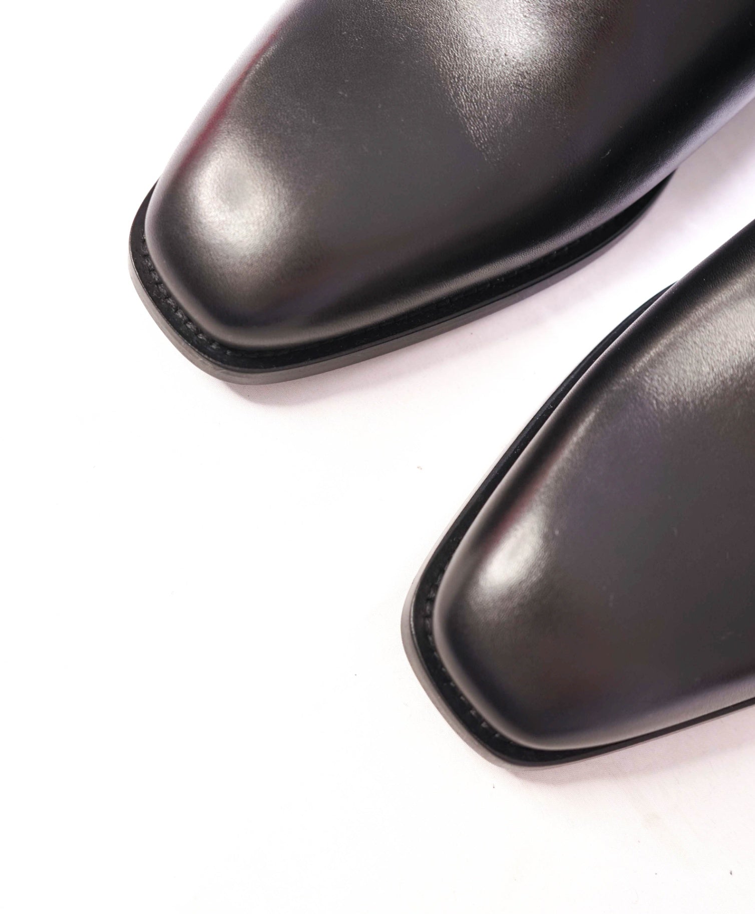 $1,095 FERRAGAMO - "GOFFREY" Black Whole Cut Oxfords - 8 EEE