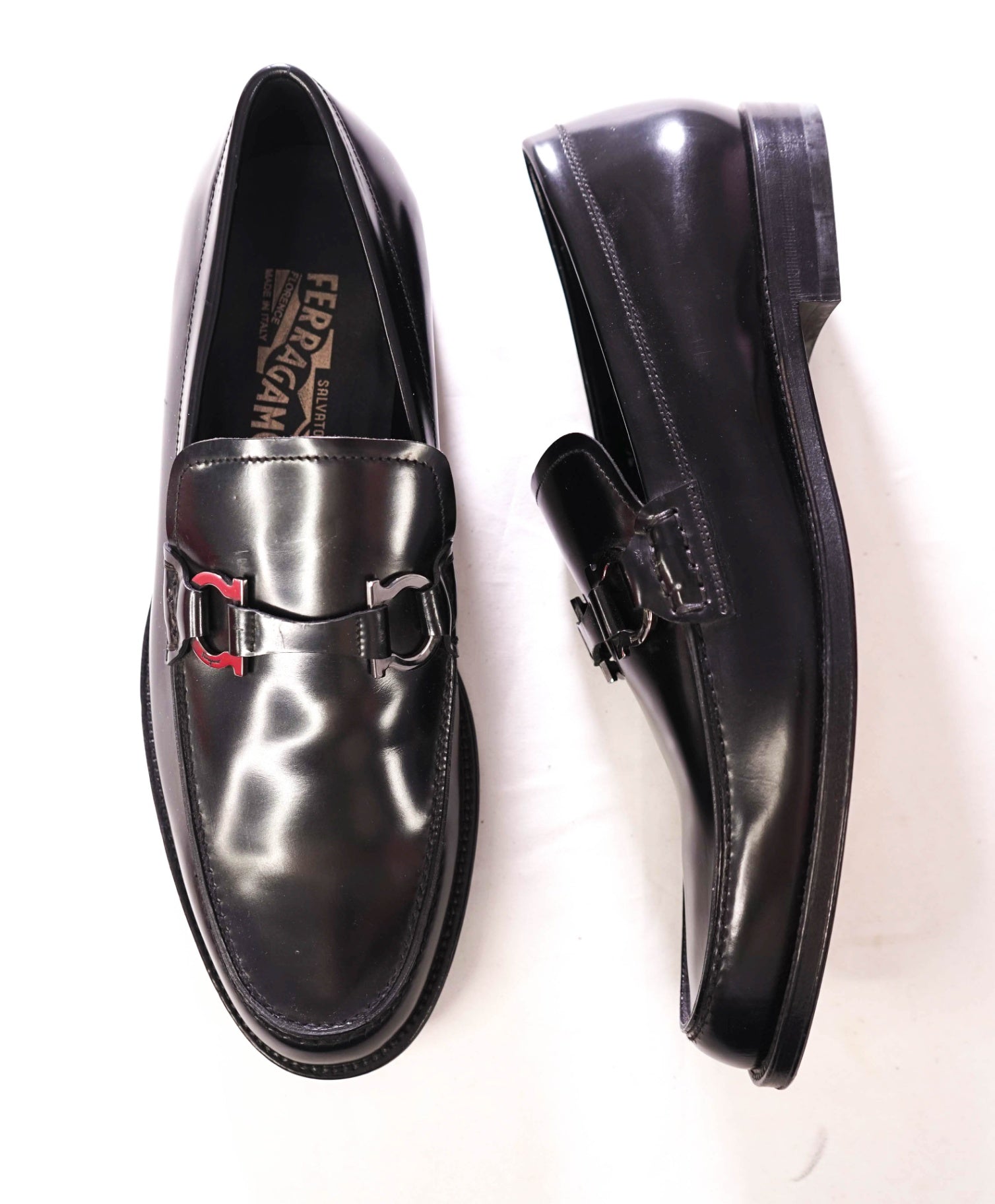 $850 FERRAGAMO - Black Leather GANCINI LOGO Bit Loafers - 8.5 E