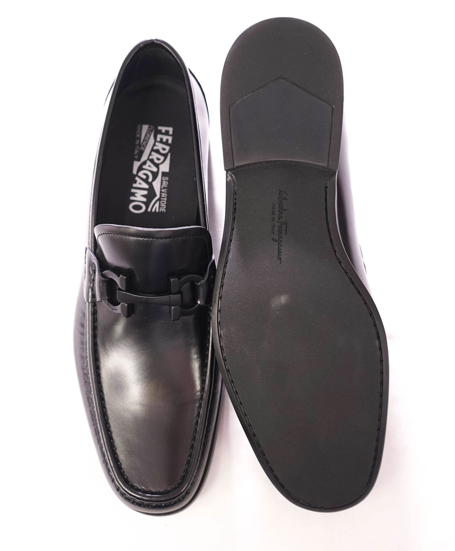 $850 FERRAGAMO - "GRANDIOSO" Black on Black Loafers - 8 E