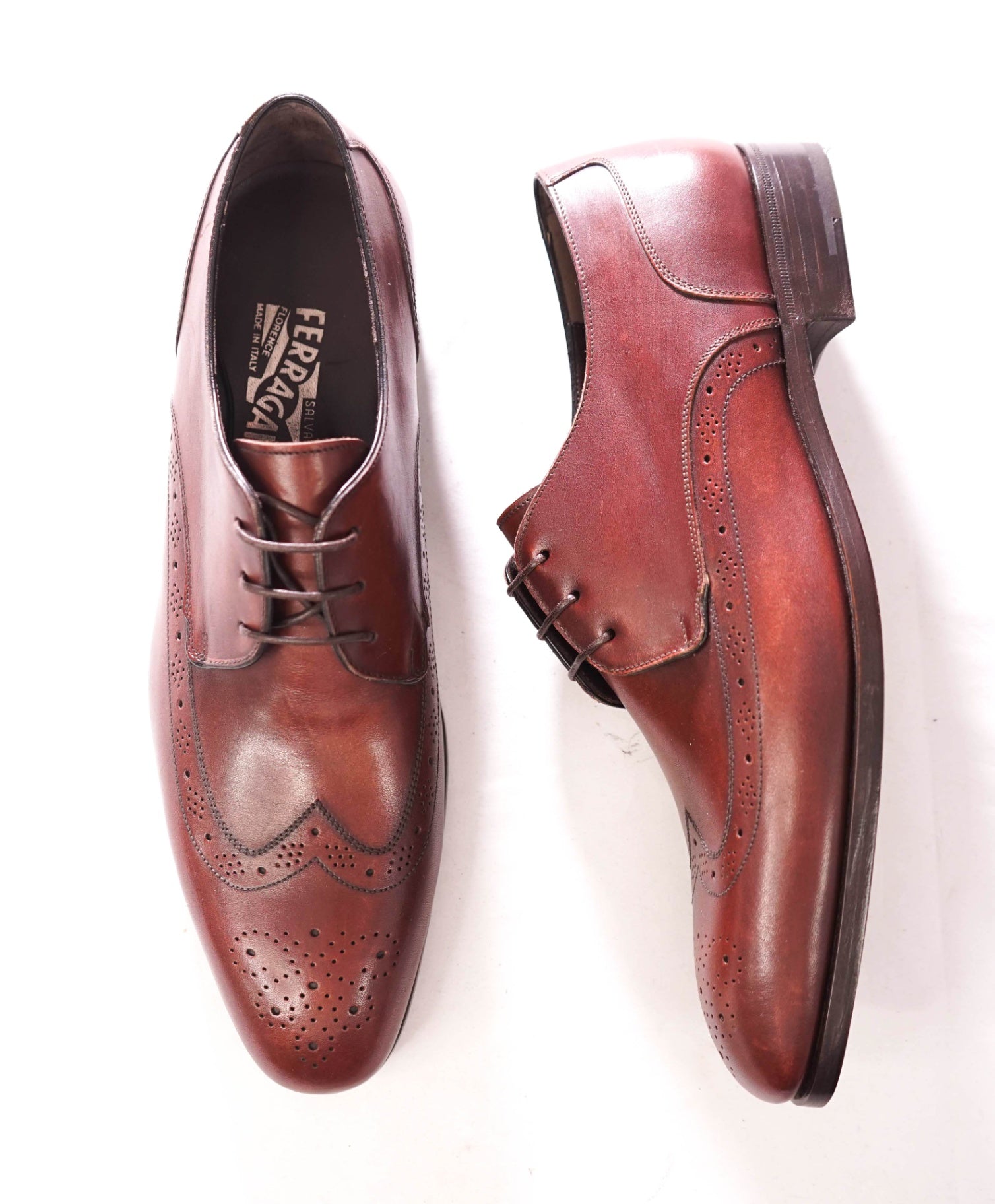 $950 FERRAGAMO - Burgundy Wingtip Leather Derby - 9 D