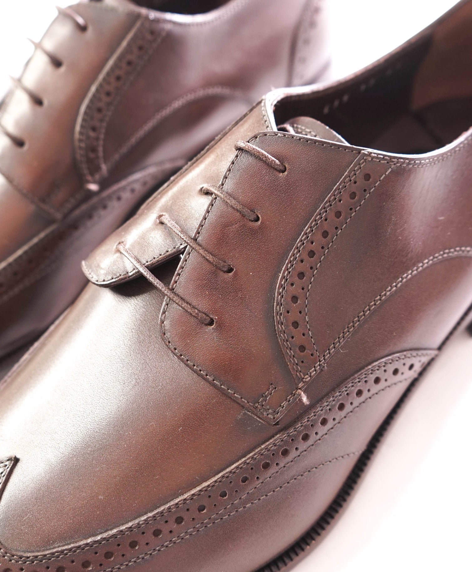 $950 FERRAGAMO - Brown Wingtip Leather Derby - 12 EE