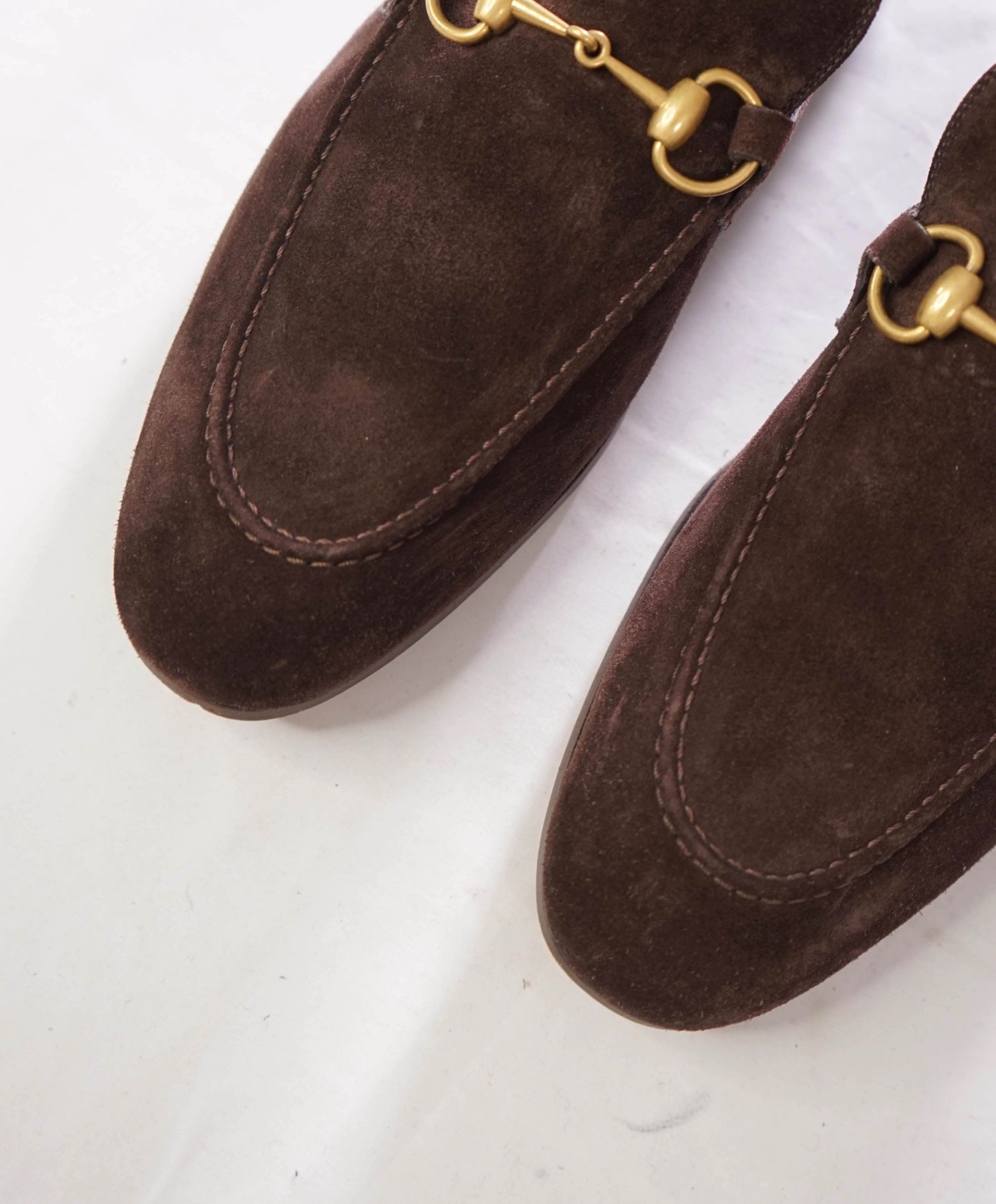 $1,090 GUCCI - JORDAAN Brown/Gold Suede Loafers - 11 (G10.5)