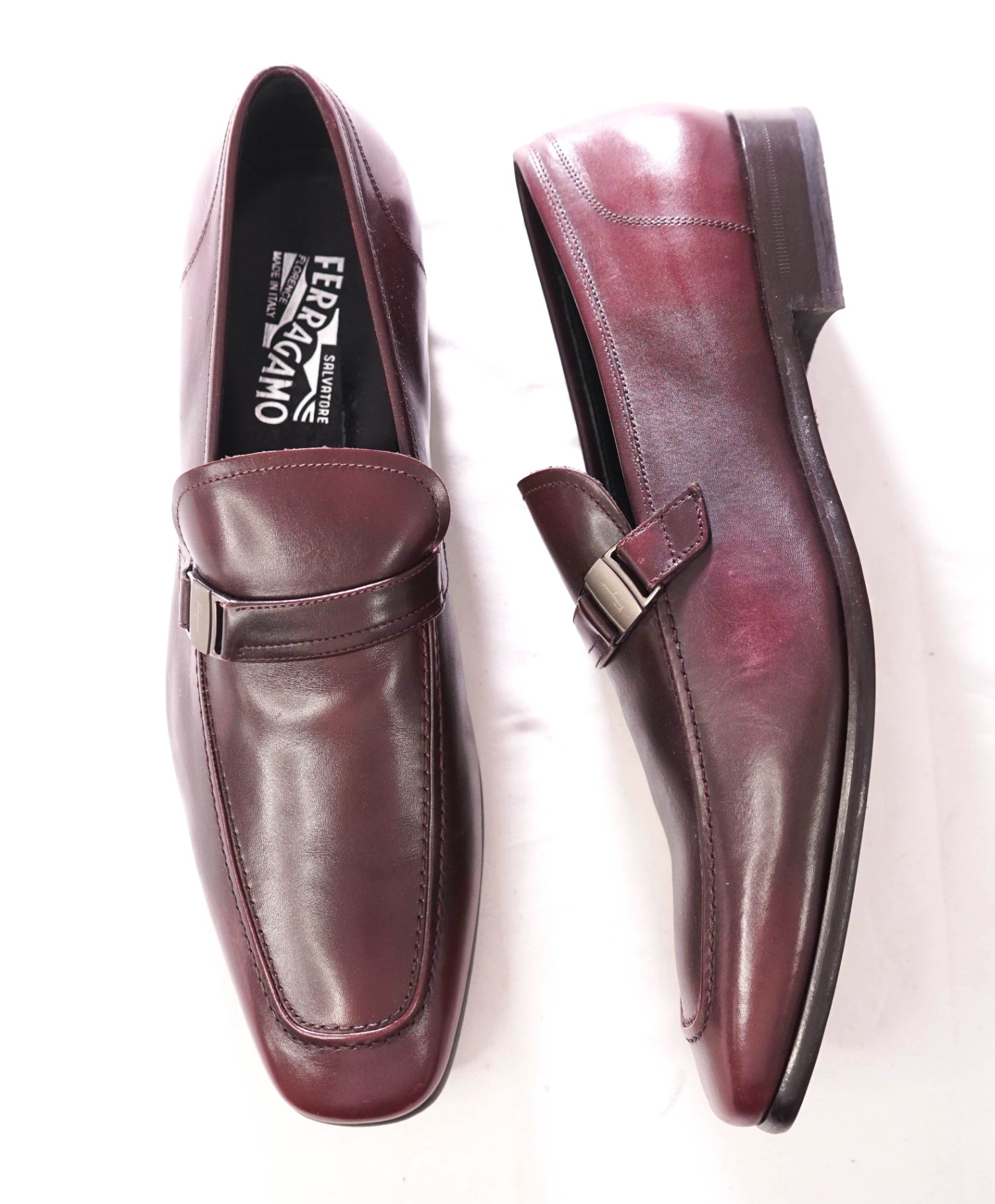 $780 FERRAGAMO - Plum Leather Sardegna Buckle Loafers - 13 D