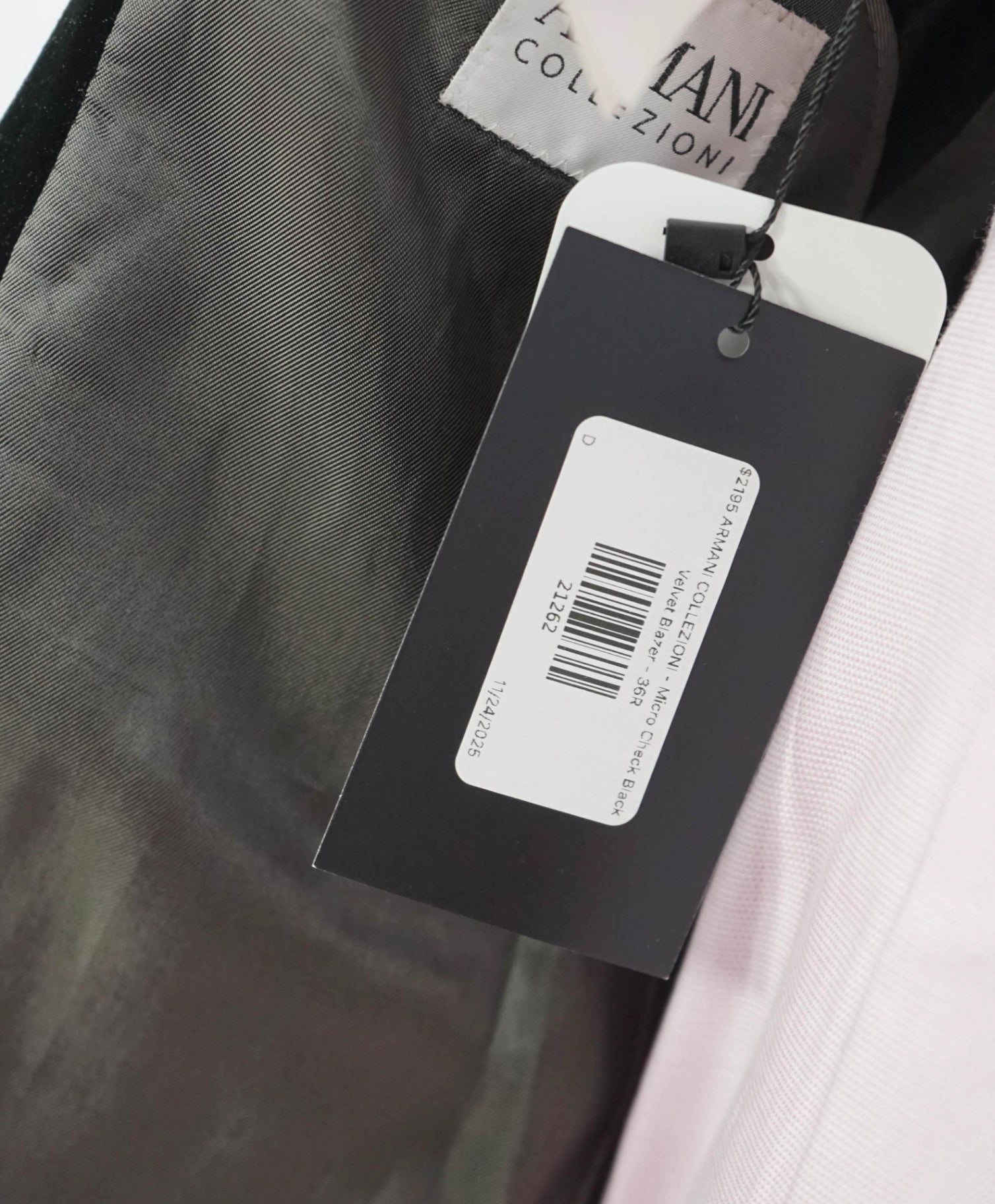 $2195 ARMANI COLLEZIONI - Textured Black Velvet Blazer - 36R