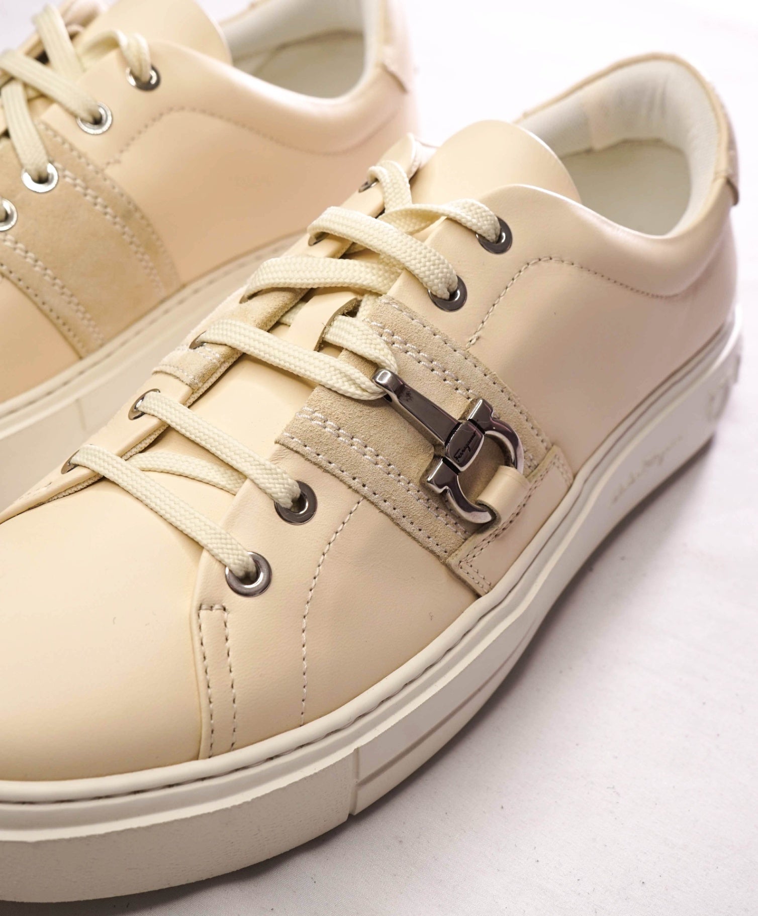 $750 SALVATORE FERRAGAMO - Ivory Leather Sneakers - 8.5 M