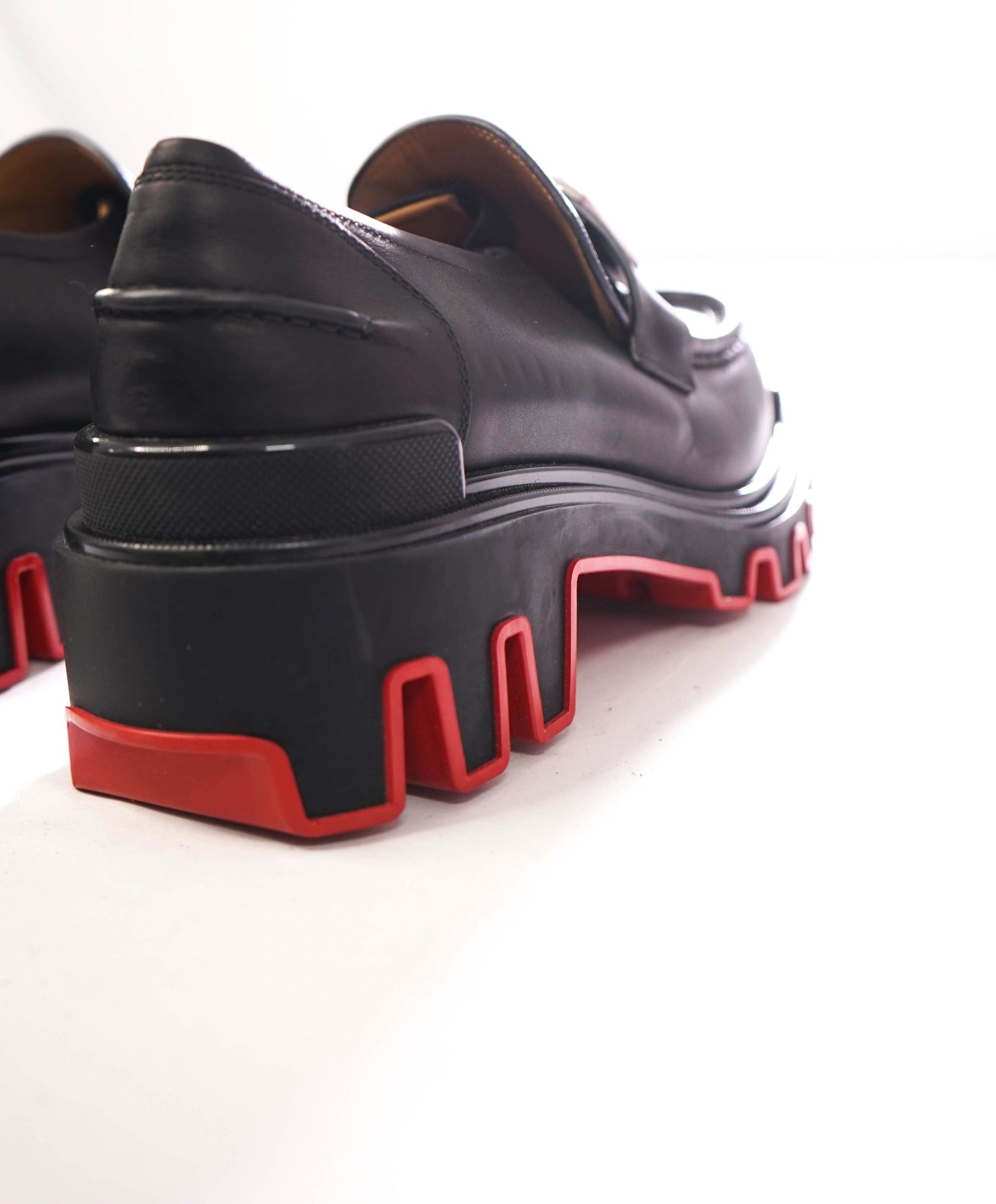 $1,095 CHRISTIAN LOUBOUTIN - Black Leather CL moc DUNE Loafers - US 10 (43EU)