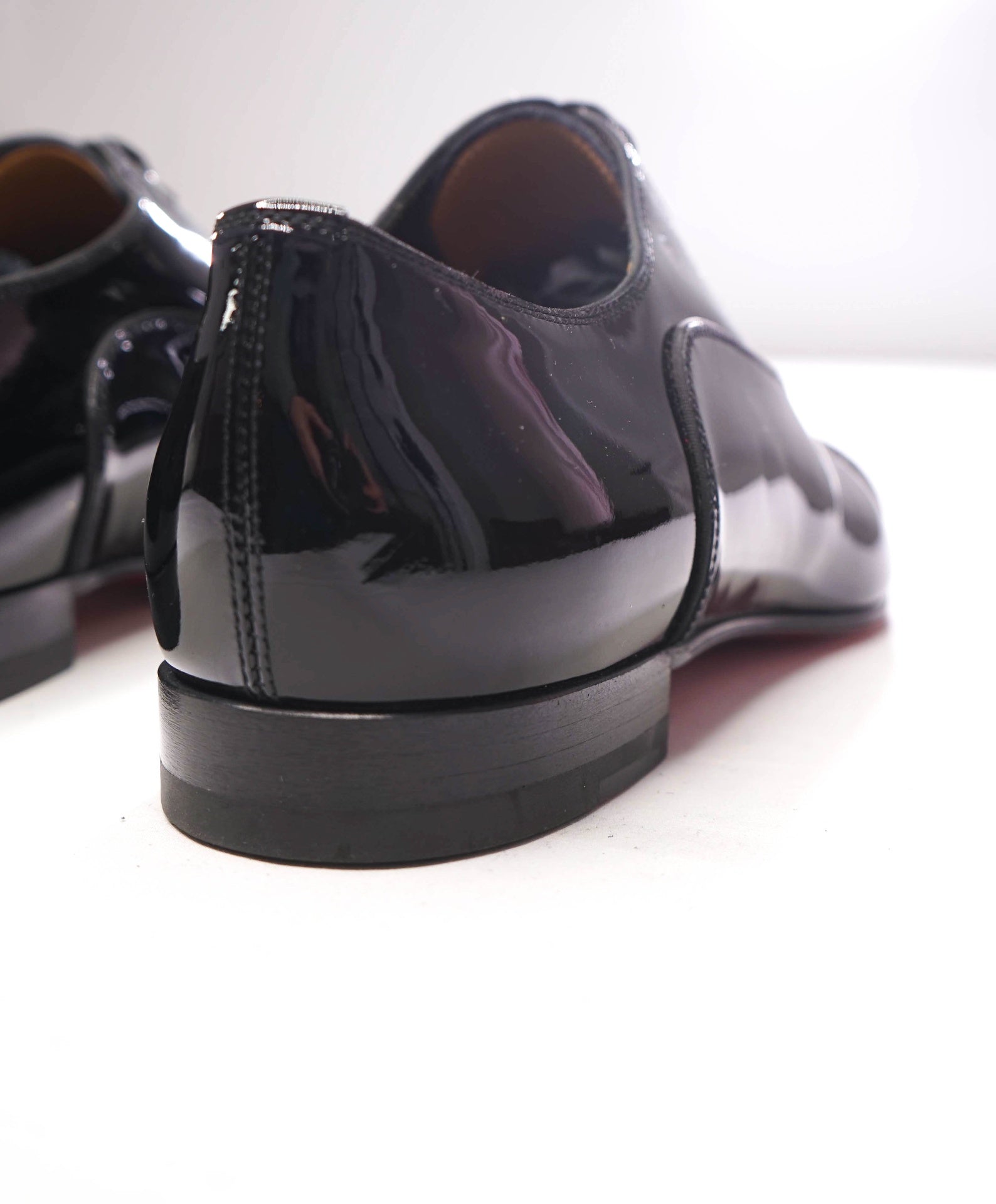 $1,100 CHRISTIAN LOUBOUTIN - *GREGGO PATENT* Leather Black Oxfords - US 9.5 (42.5EU)
